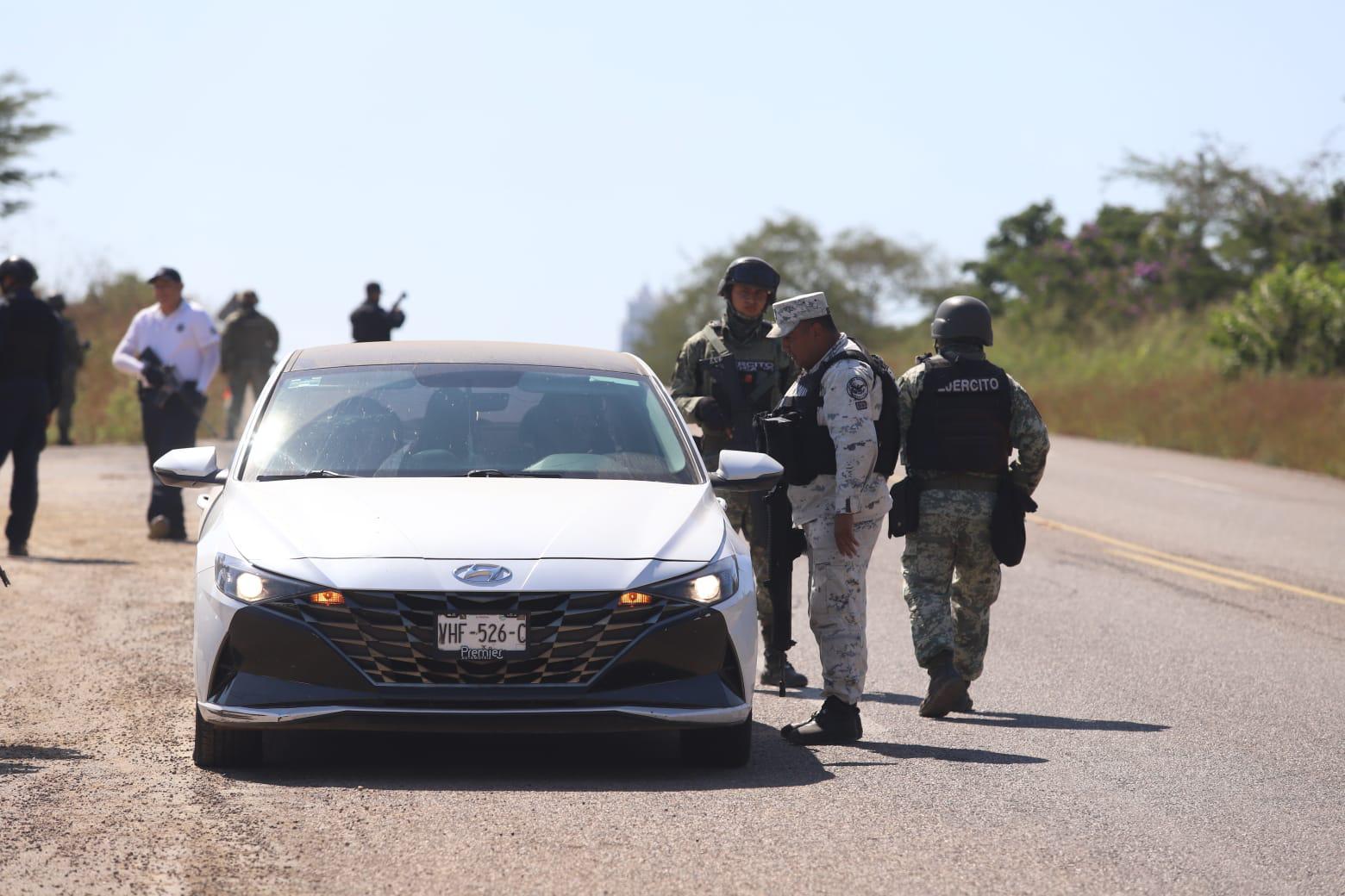 $!Implementan Fuerzas Armadas y policiales punto de revisión en área de Cerritos, en Mazatlán