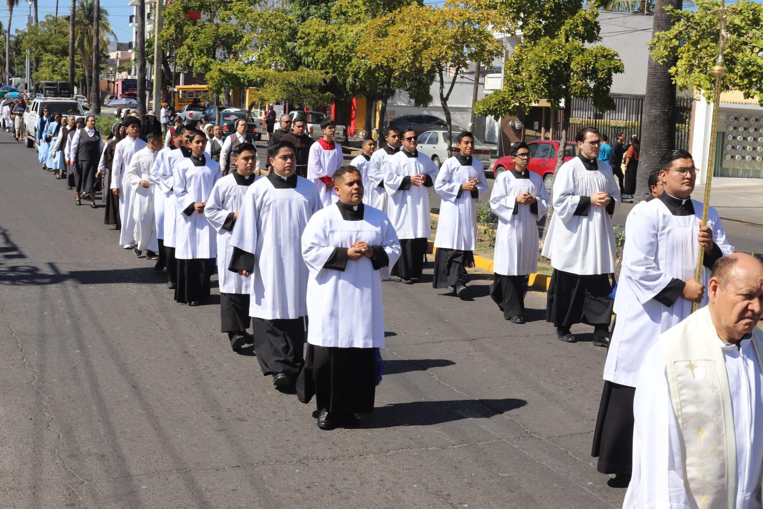 $!Pide Iglesia Católica por la paz, el perdón y los excesos del Carnaval
