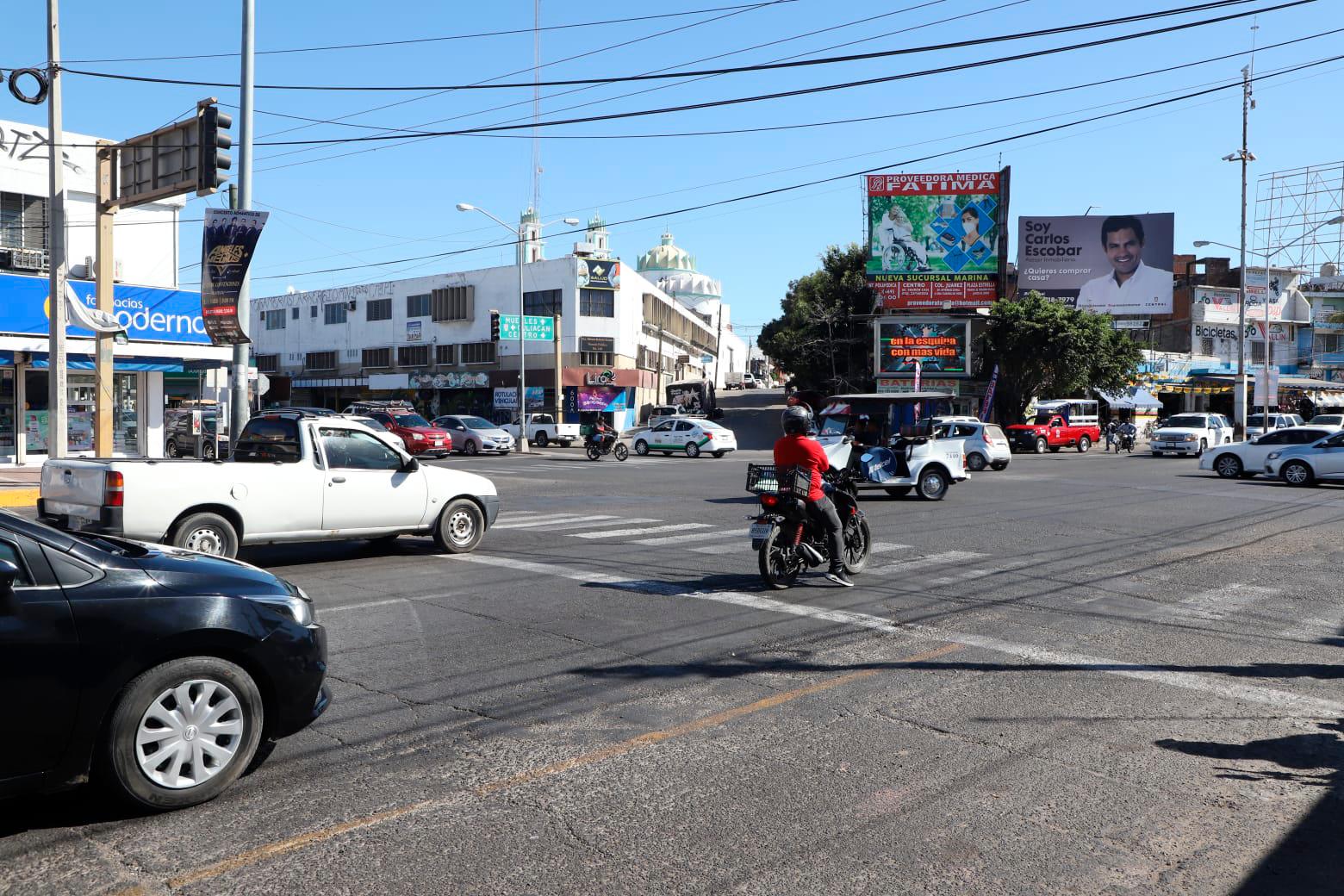 $!Protestan comerciantes contra carril preferencial en Mazatlán; bloquean avenidas