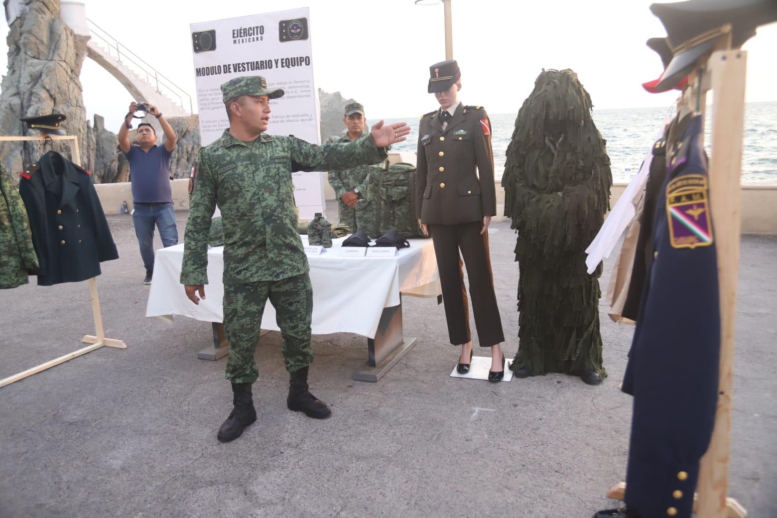 $!Realiza Ejército Mexicano Exposición Militar en la Glorieta Sánchez Taboada, en Mazatlán