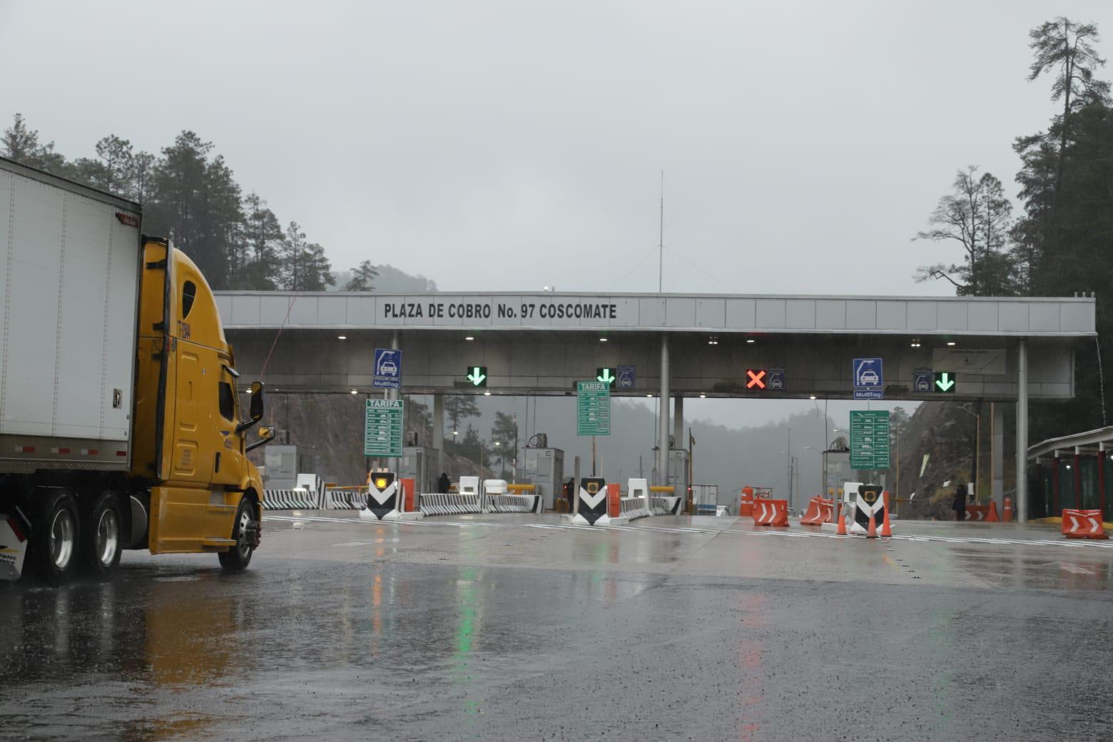 $!Azota tormenta invernal con fuertes lluvias, neblina y viento a zona serrana de Sinaloa y Durango