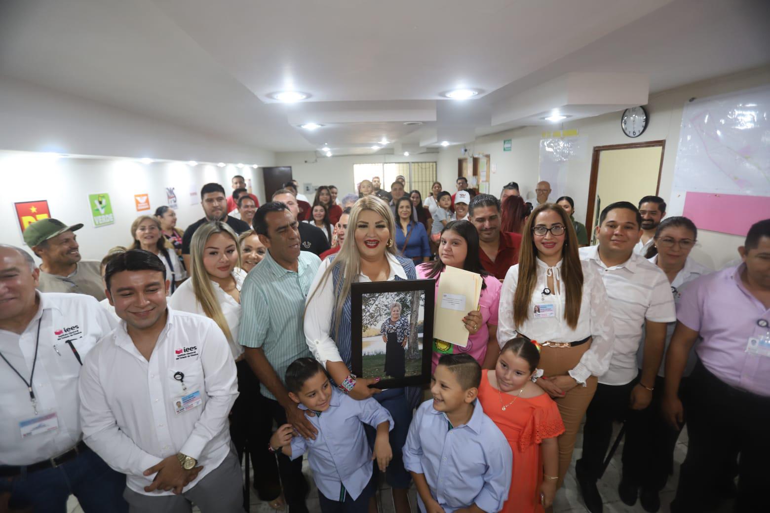 $!Recibe Karla Ulloa constancia como Diputada local electa por el Distrito 20 Electoral