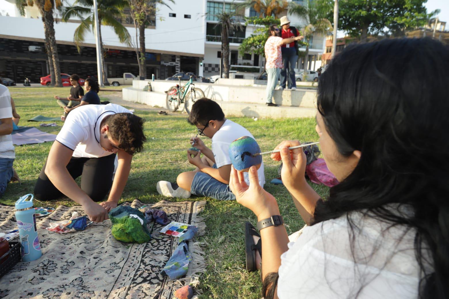 $!Reciben el Equinoccio de Otoño en el Parque Ciudades Hermanas, en Mazatlán