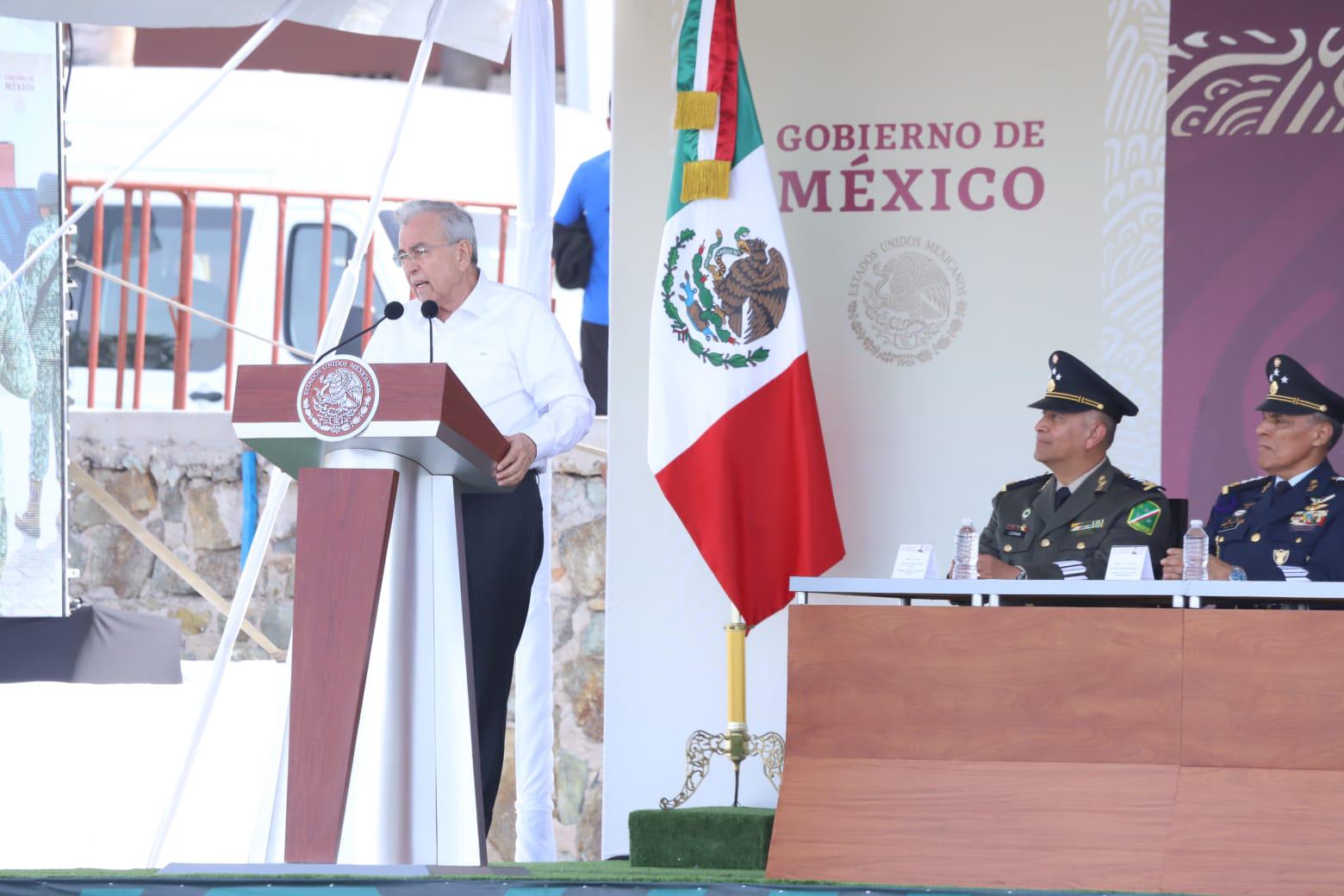 $!Encabeza AMLO celebración del Día de la Bandera en la Glorieta Sánchez Taboada de Mazatlán