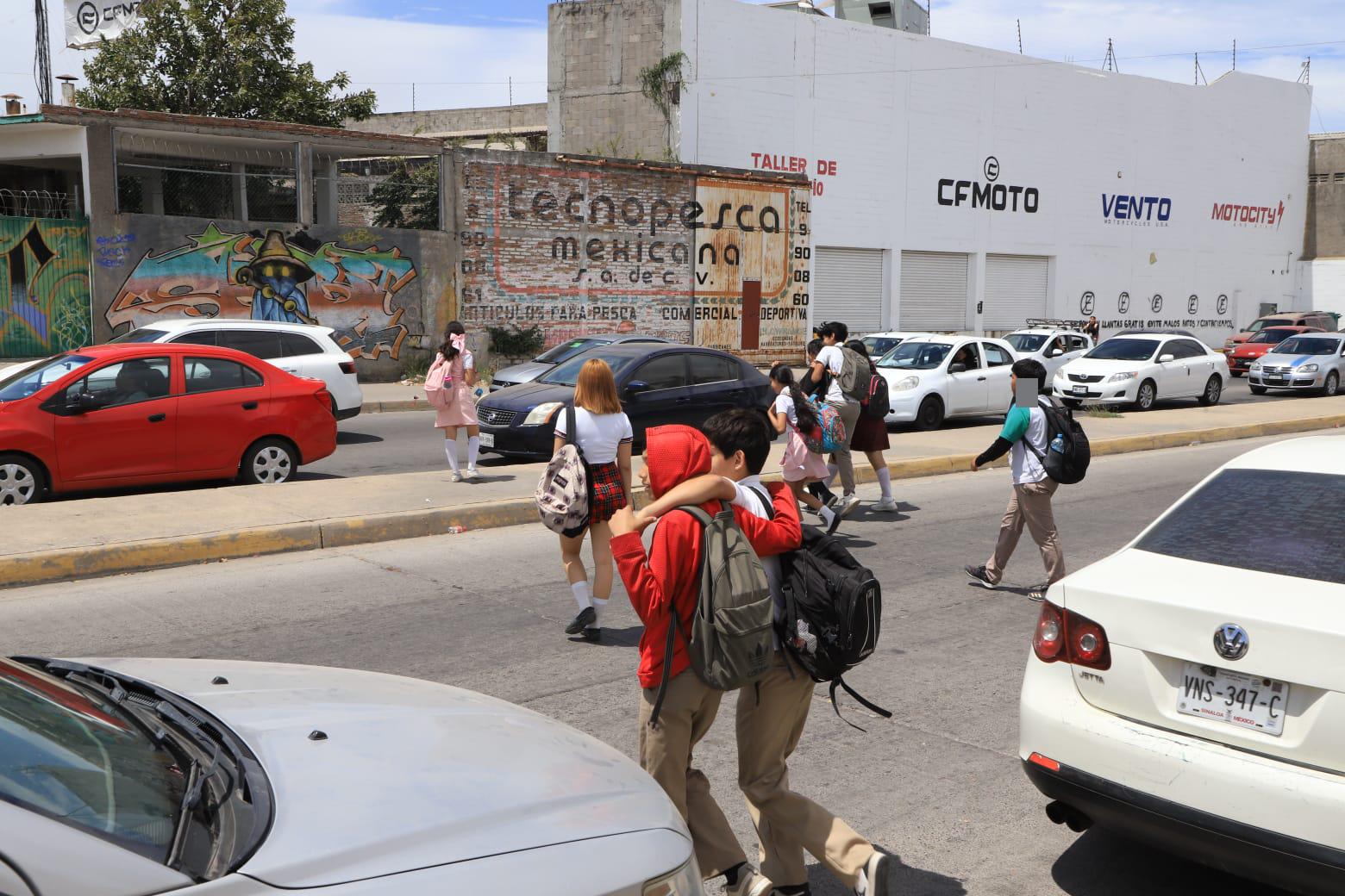 $!Frente a la Secundaria General 6, y la curva de Avenida Santa Rosa, es una zona vial sin ley