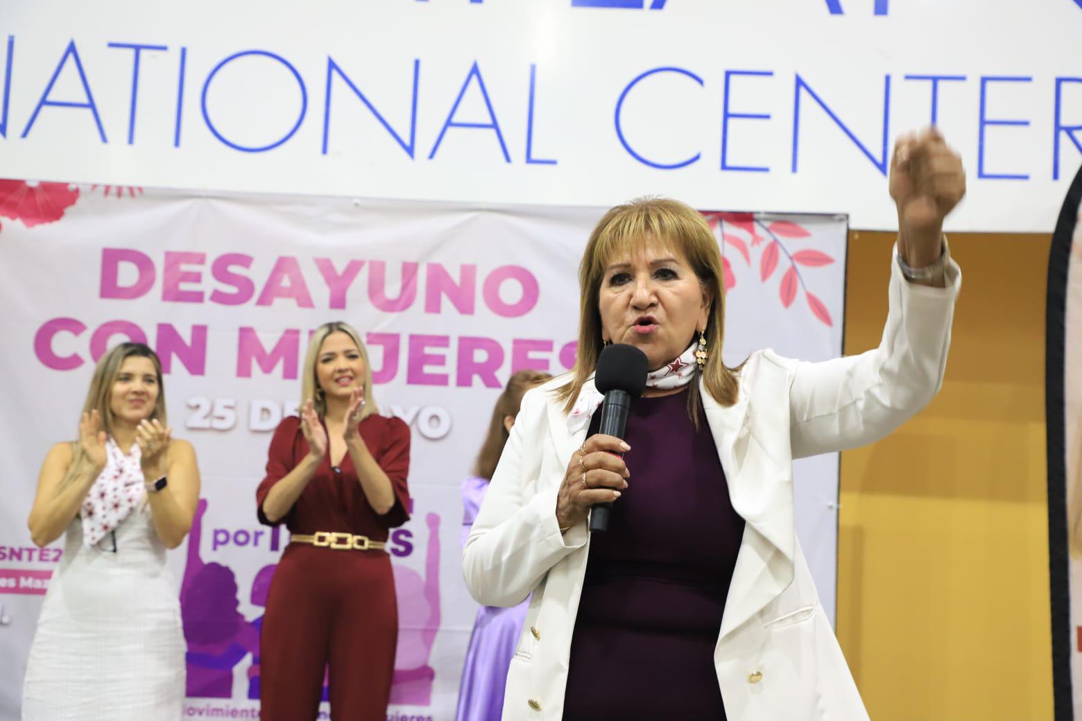 $!Se reúne Estrella Palacios con más de mil mujeres antes de su cierre de campaña