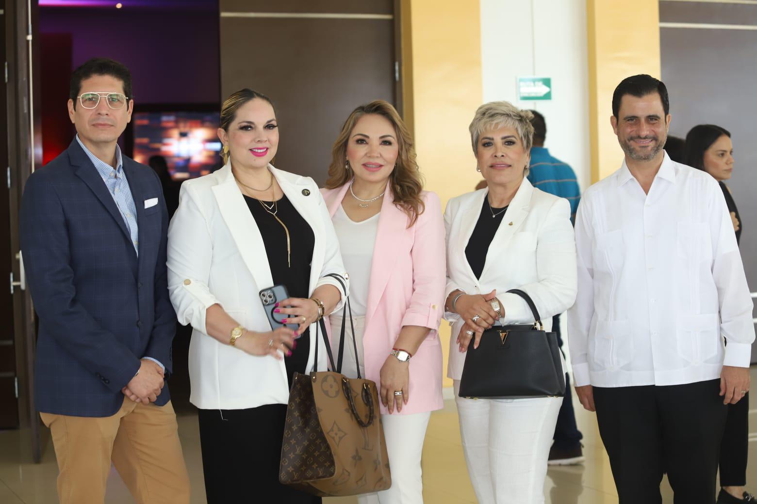 $!Dionicio Sánchez, Laura Castro, Rosa Delgado, Lupita Zavala, presidenta de Canaco y Héctor Tejada representante de Concanaco.