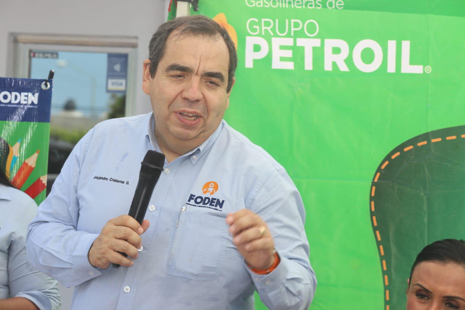 $!Grupo Petroil inicia en Mazatlán su colecta de útiles escolares