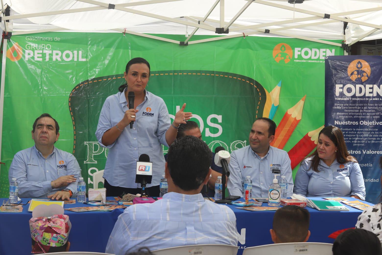 $!Grupo Petroil inicia en Mazatlán su colecta de útiles escolares