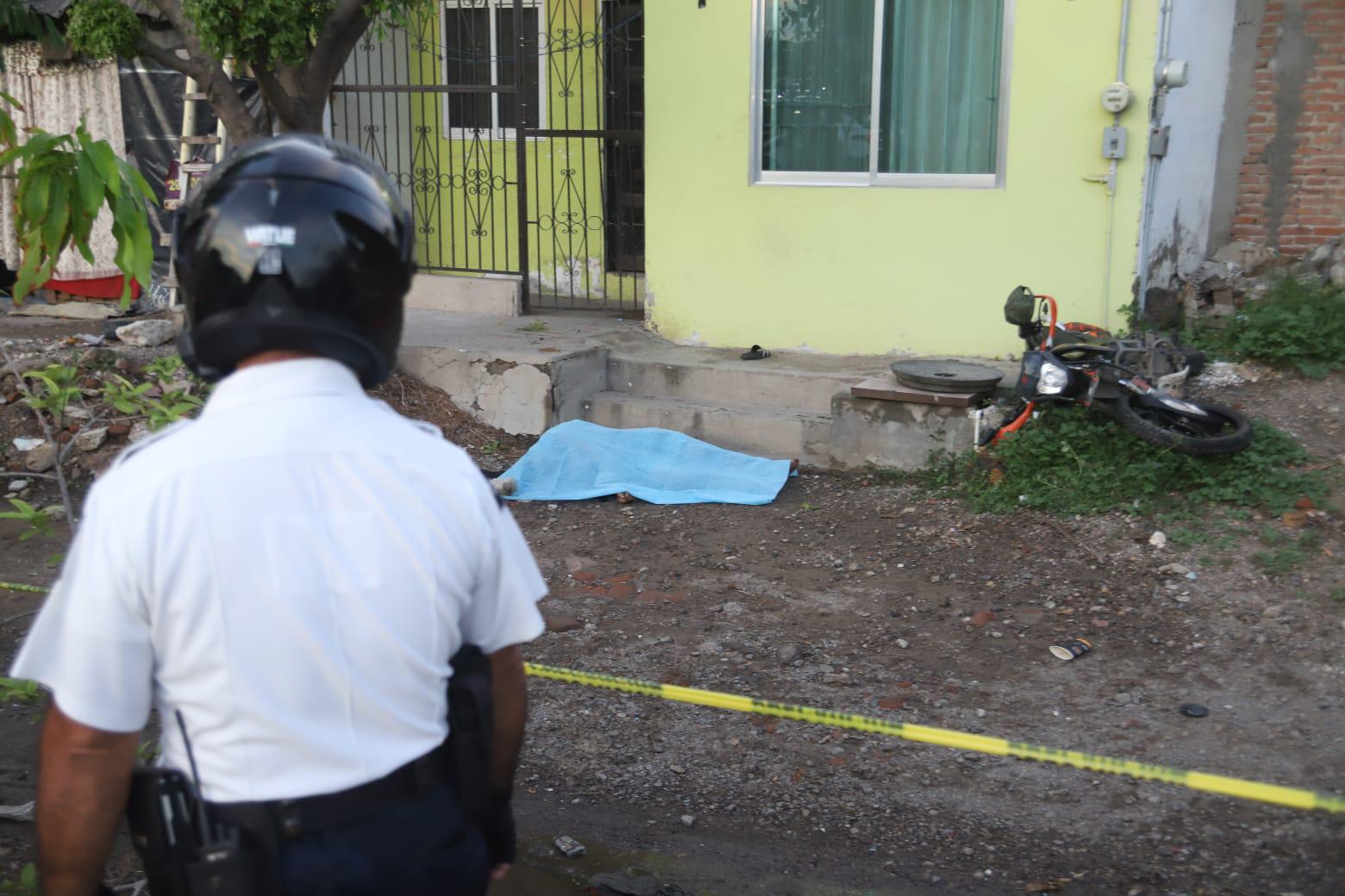 $!Motociclista pierde la vida al derrapar en Mazatlán