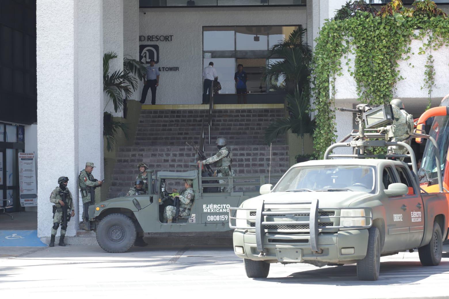 $!Despliega Ejército seguridad frente al hotel El Cid ante próxima visita adelantada de AMLO al sur de Sinaloa