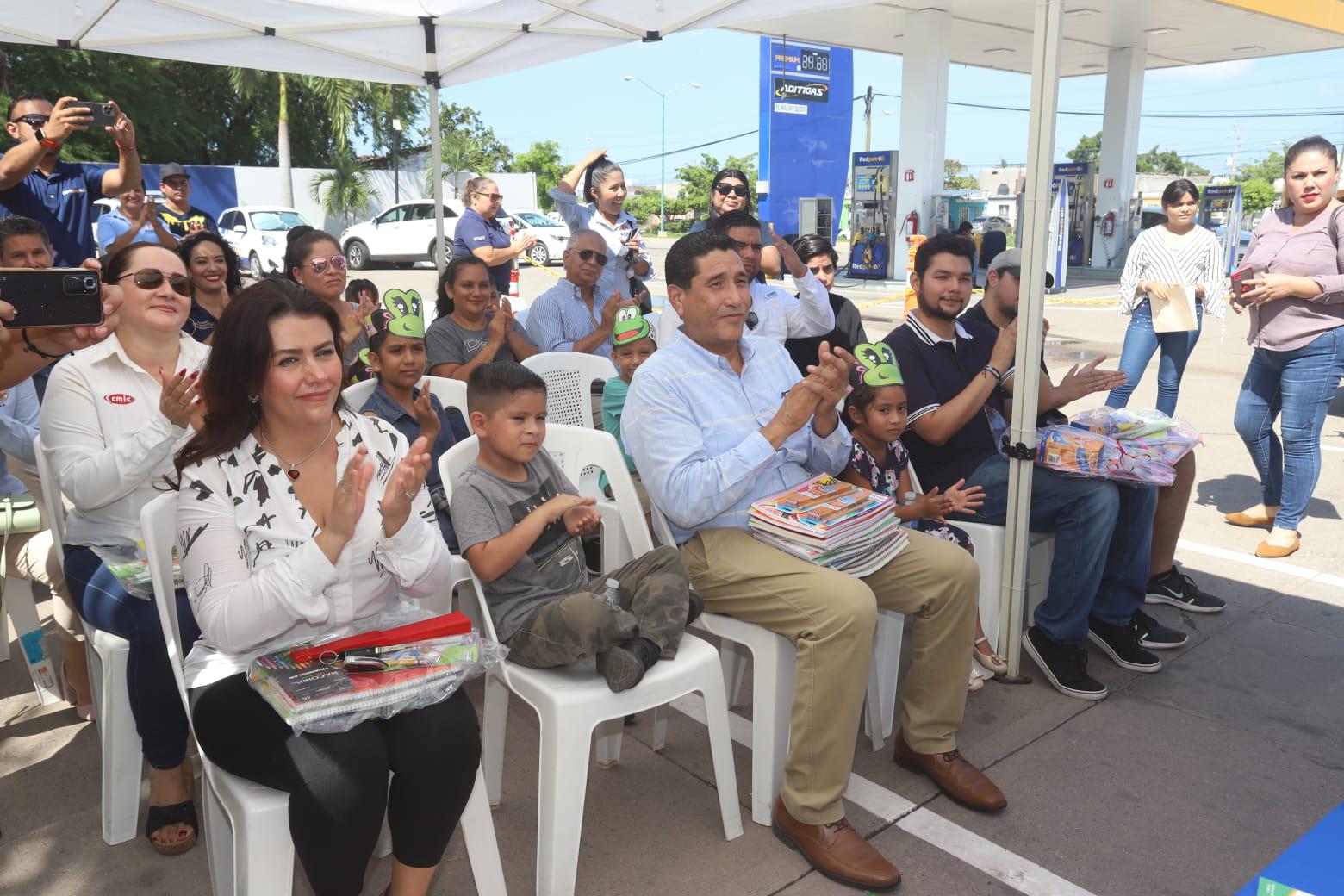 $!Grupo Petroil inicia en Mazatlán su colecta de útiles escolares