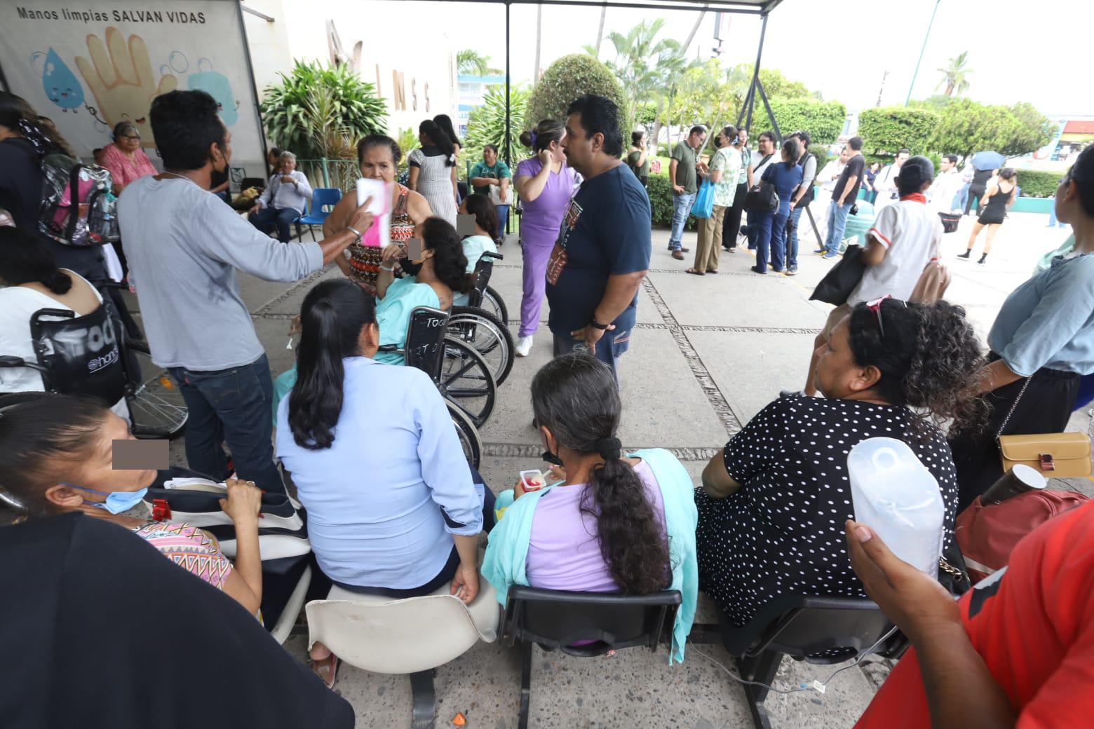 $!Desalojan áreas del IMSS nuevo en Mazatlán por fuga de oxígeno