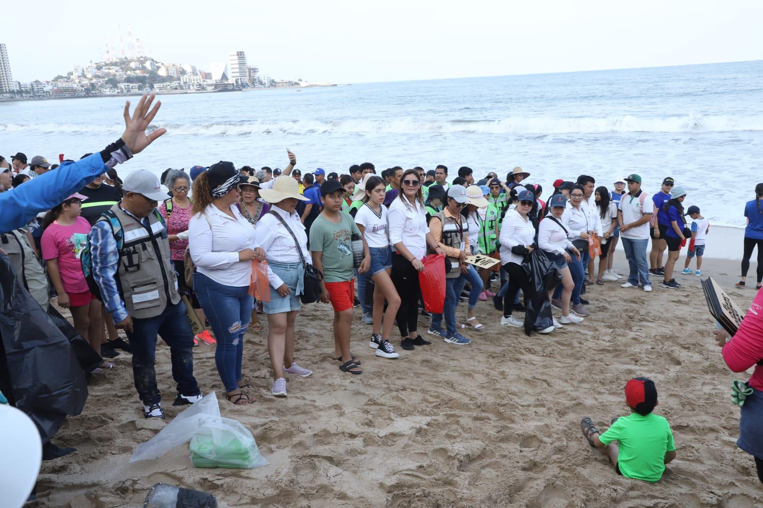 $!Celebran el Día Mundial de los Océanos con mega limpieza de playas, en Mazatlán