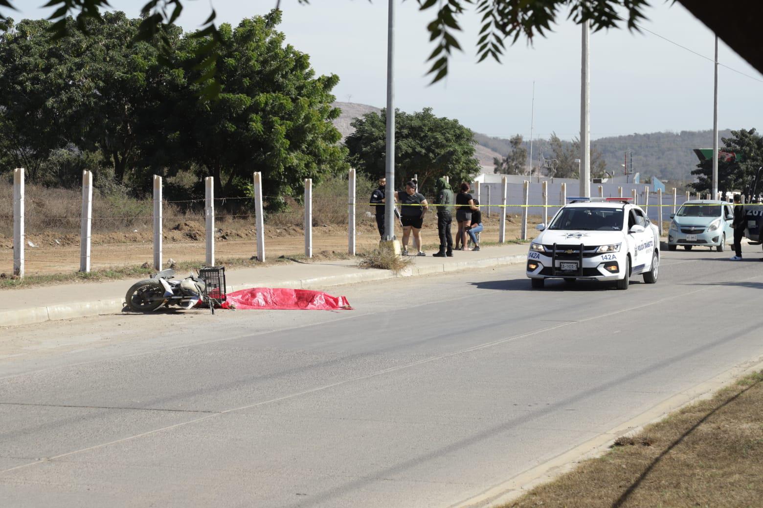 $!Motociclista muere arrollado por camión urbano en Mazatlán