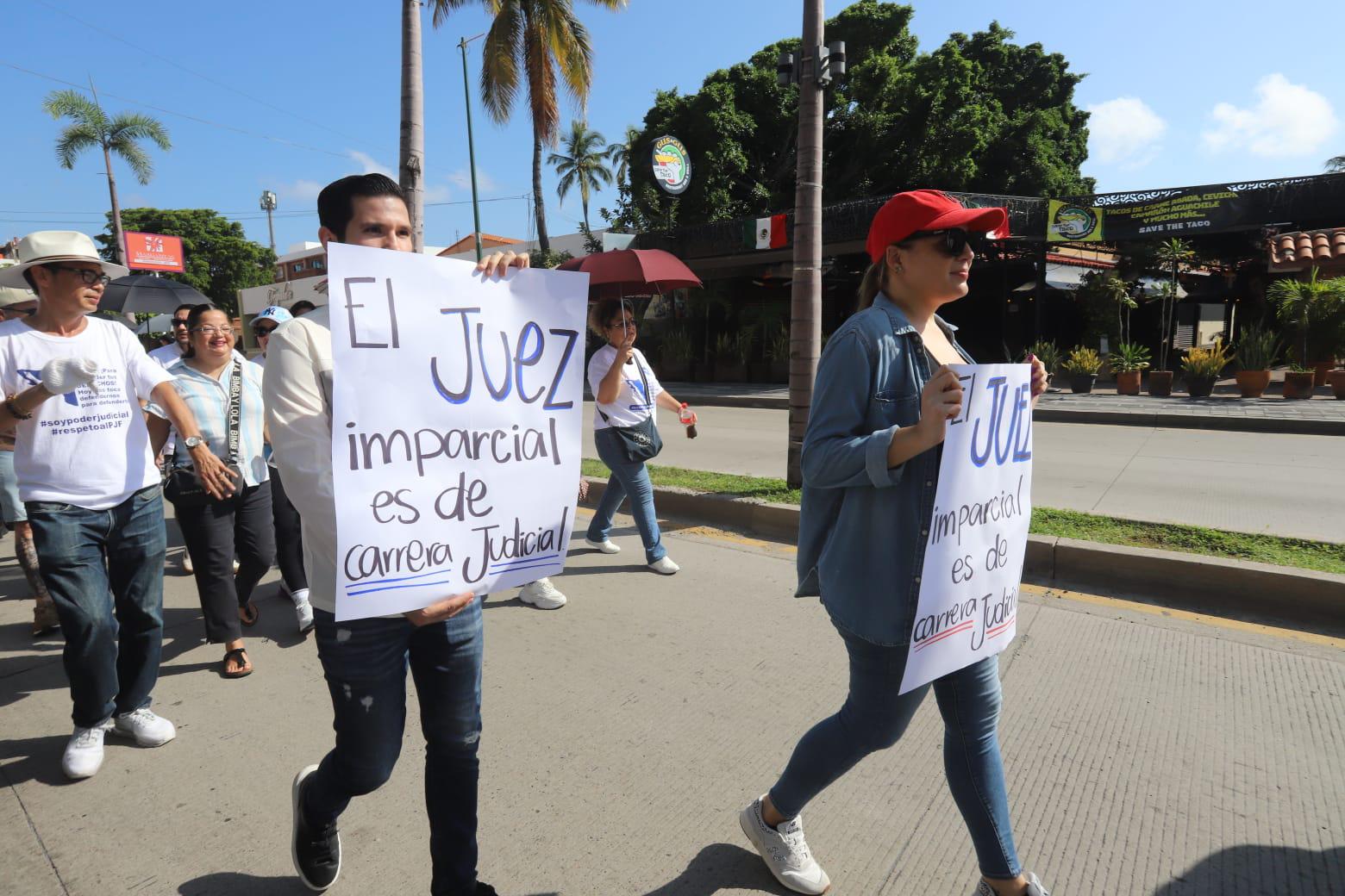 $!Marchan trabajadores del Poder Judicial de la Federación por la libertad y la justicia