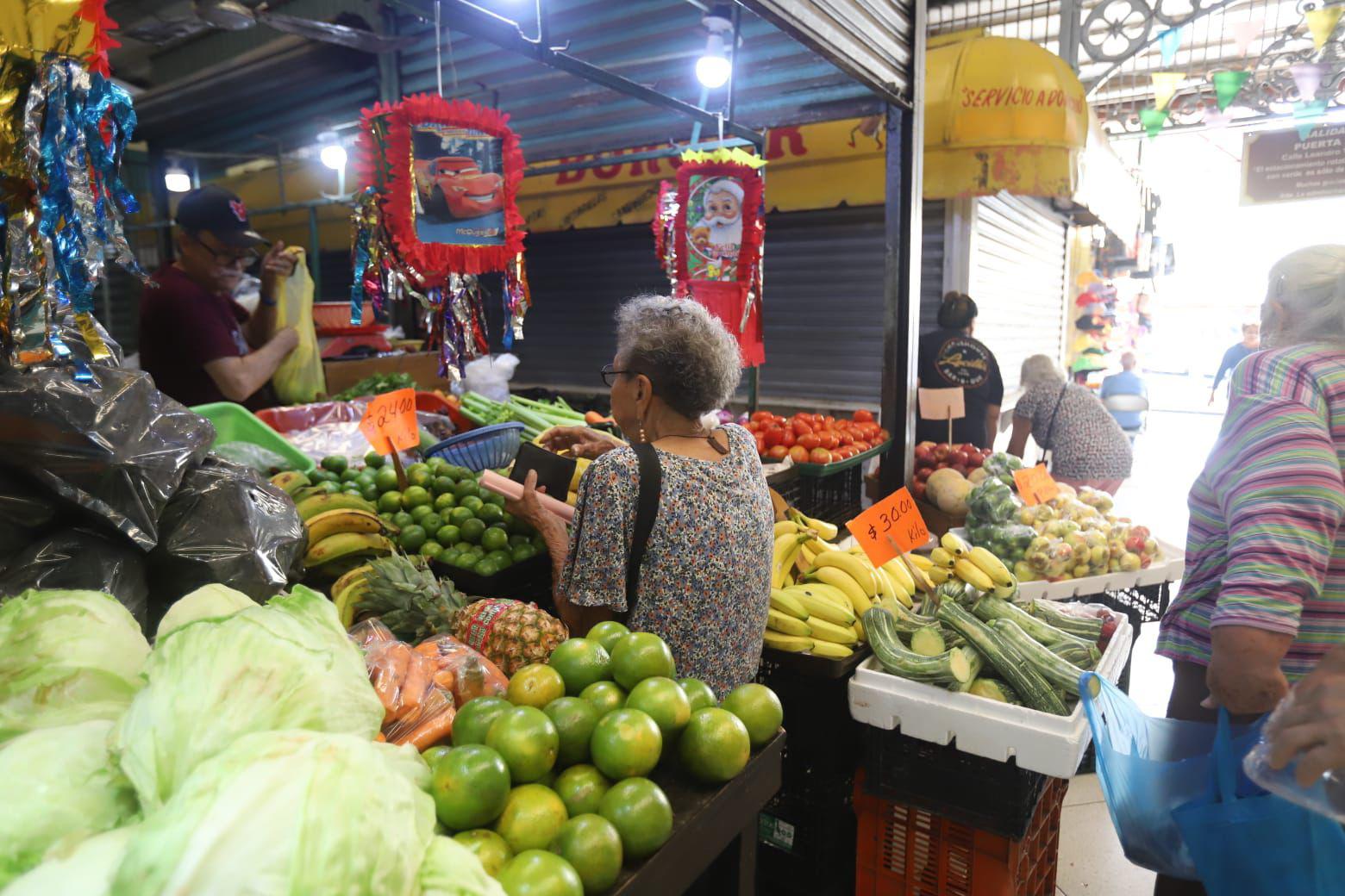 $!Esperan comerciantes del Mercado Pino Suárez repunte en ventas para cierre de año