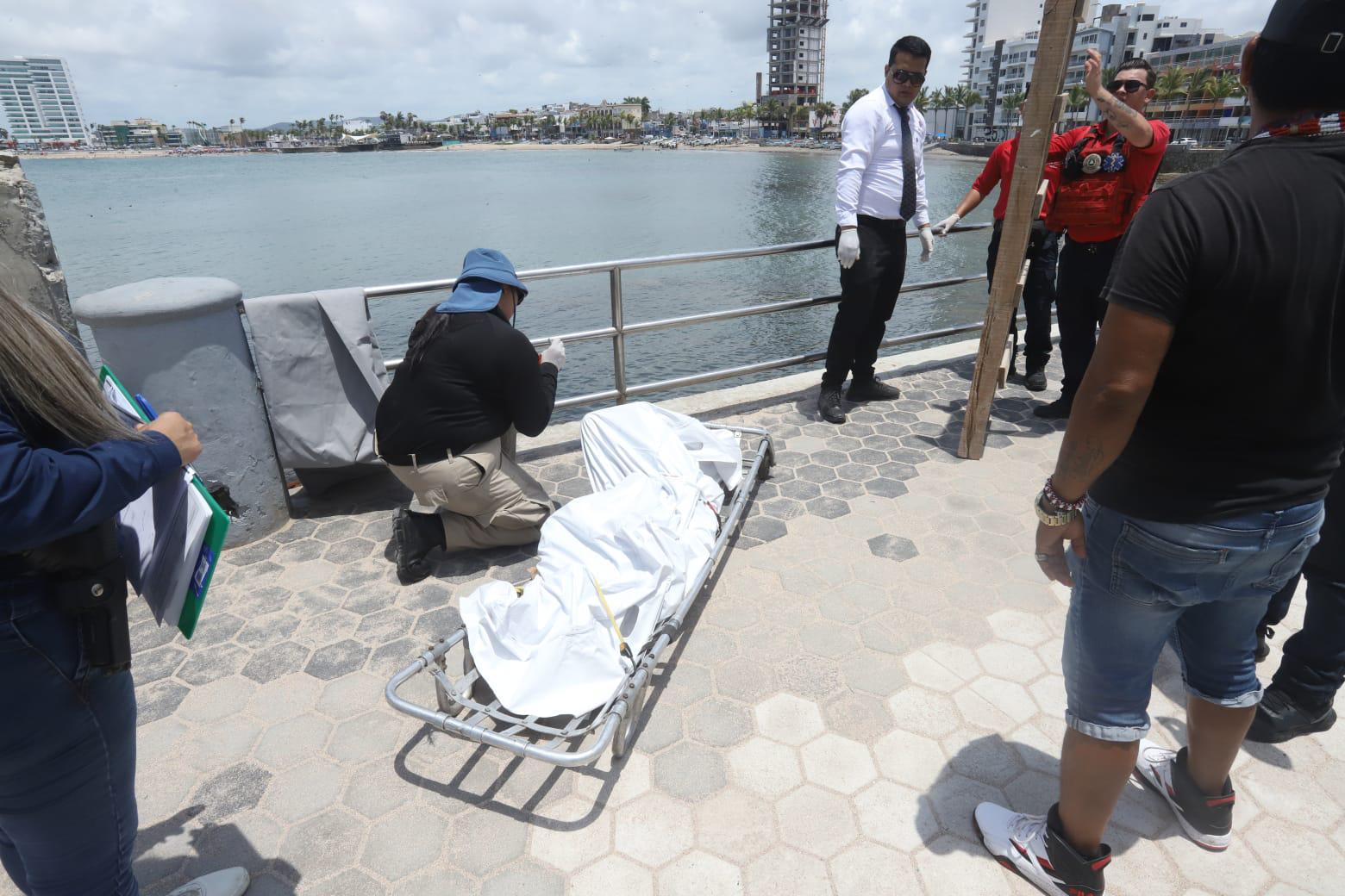 $!Localizan sin vida a hombre en Playa Norte, en Mazatlán