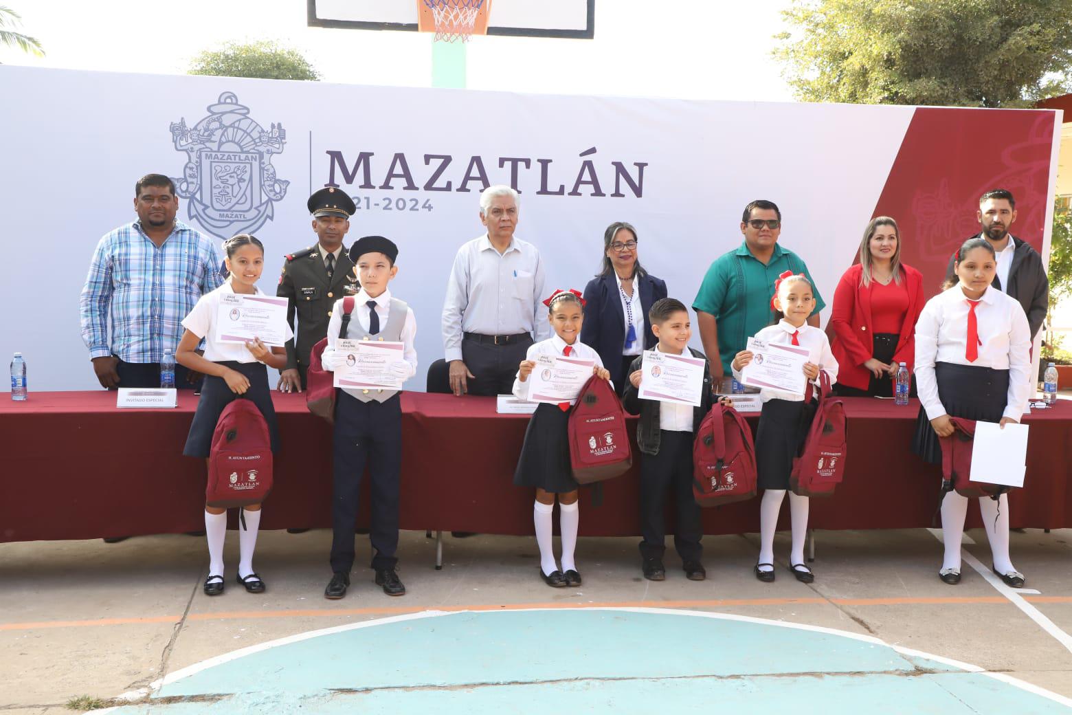 $!Piden en Lunes Cívico techumbre para primaria de El Walamo