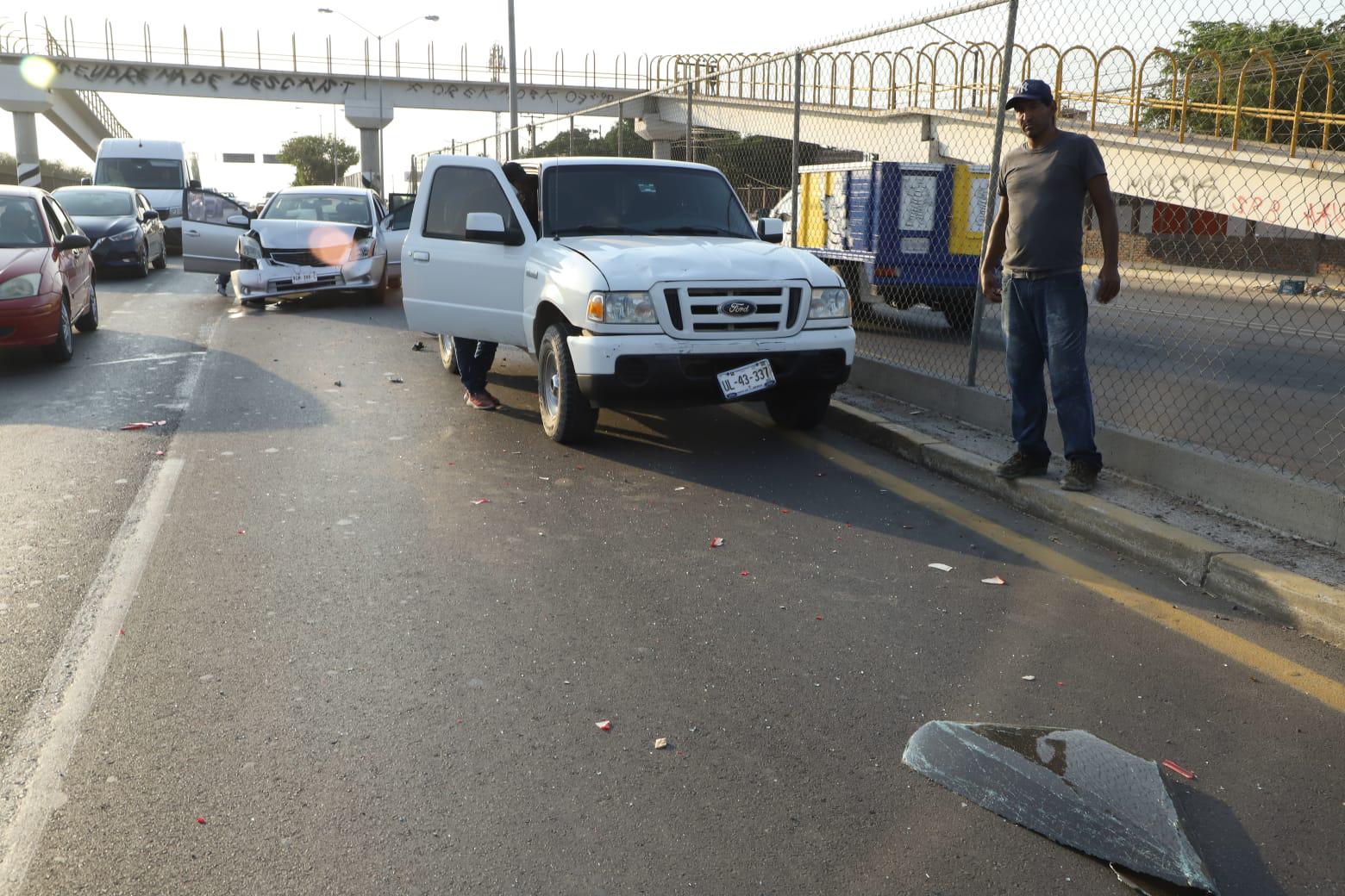 $!Camión trompo arrolla y mata a peatón en el Libramiento Colosio en Mazatlán