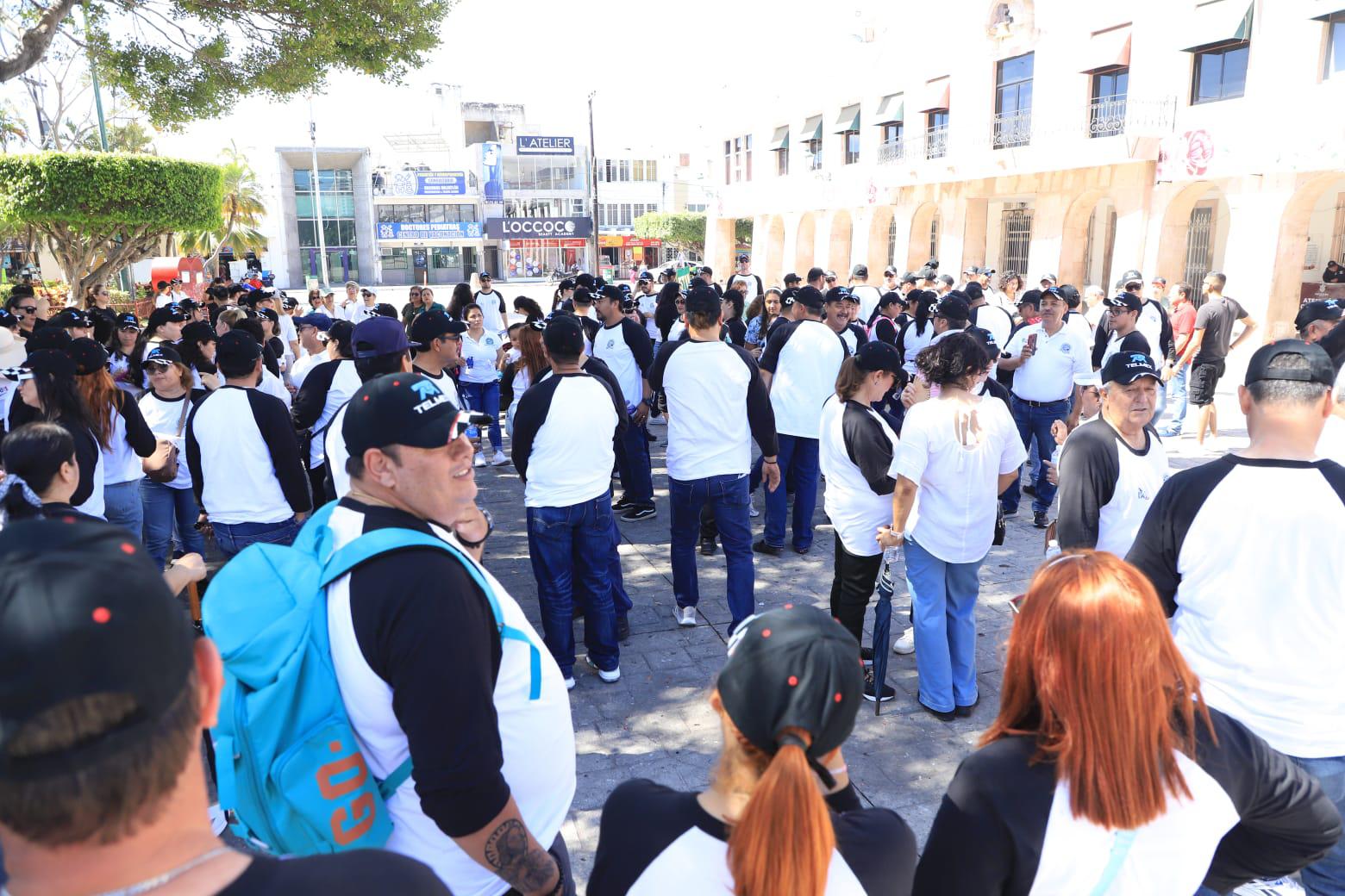 $!Realizan telefonistas en Mazatlán desfile para conmemorar el Día del Trabajo