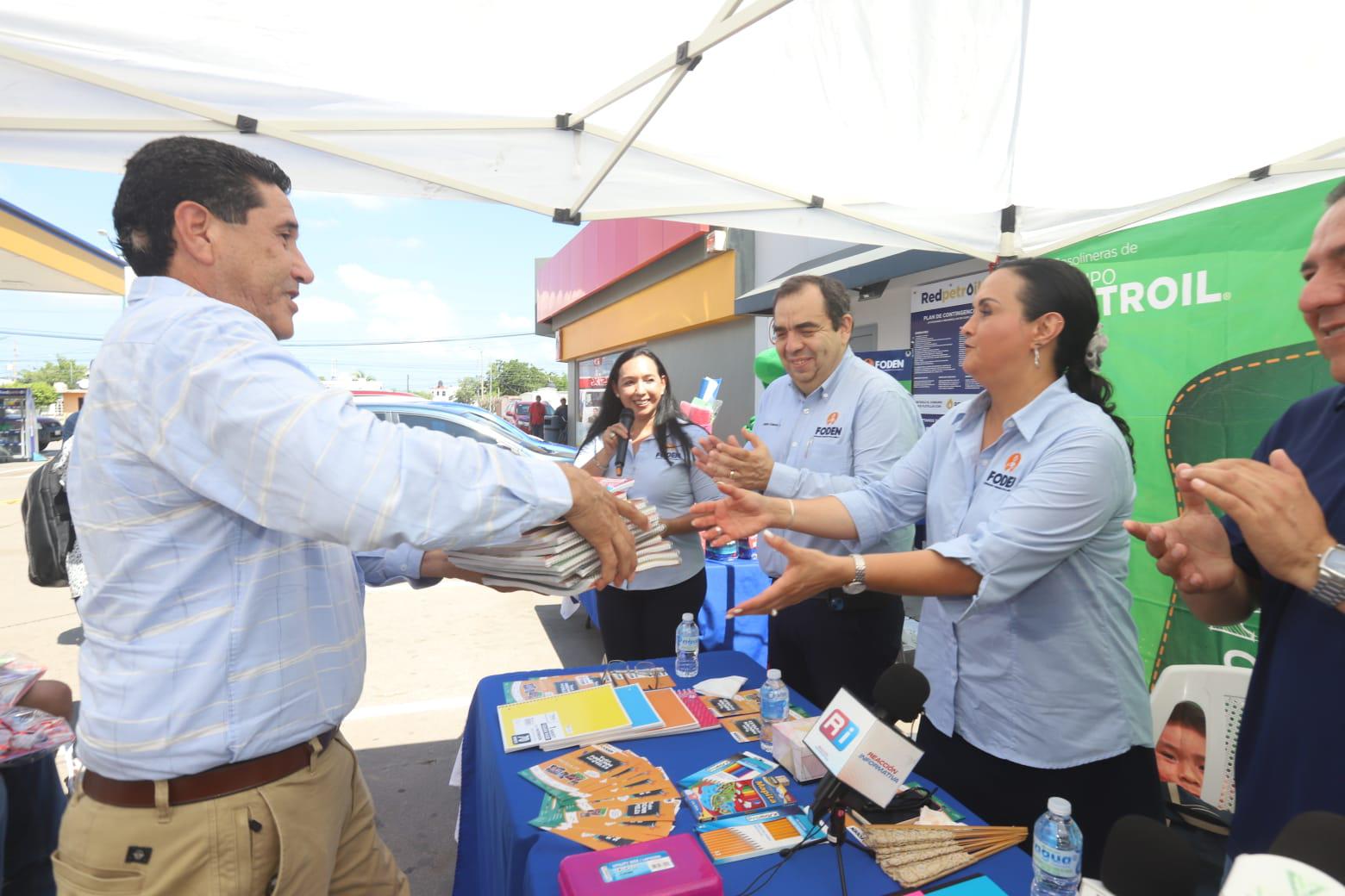 $!Grupo Petroil inicia en Mazatlán su colecta de útiles escolares