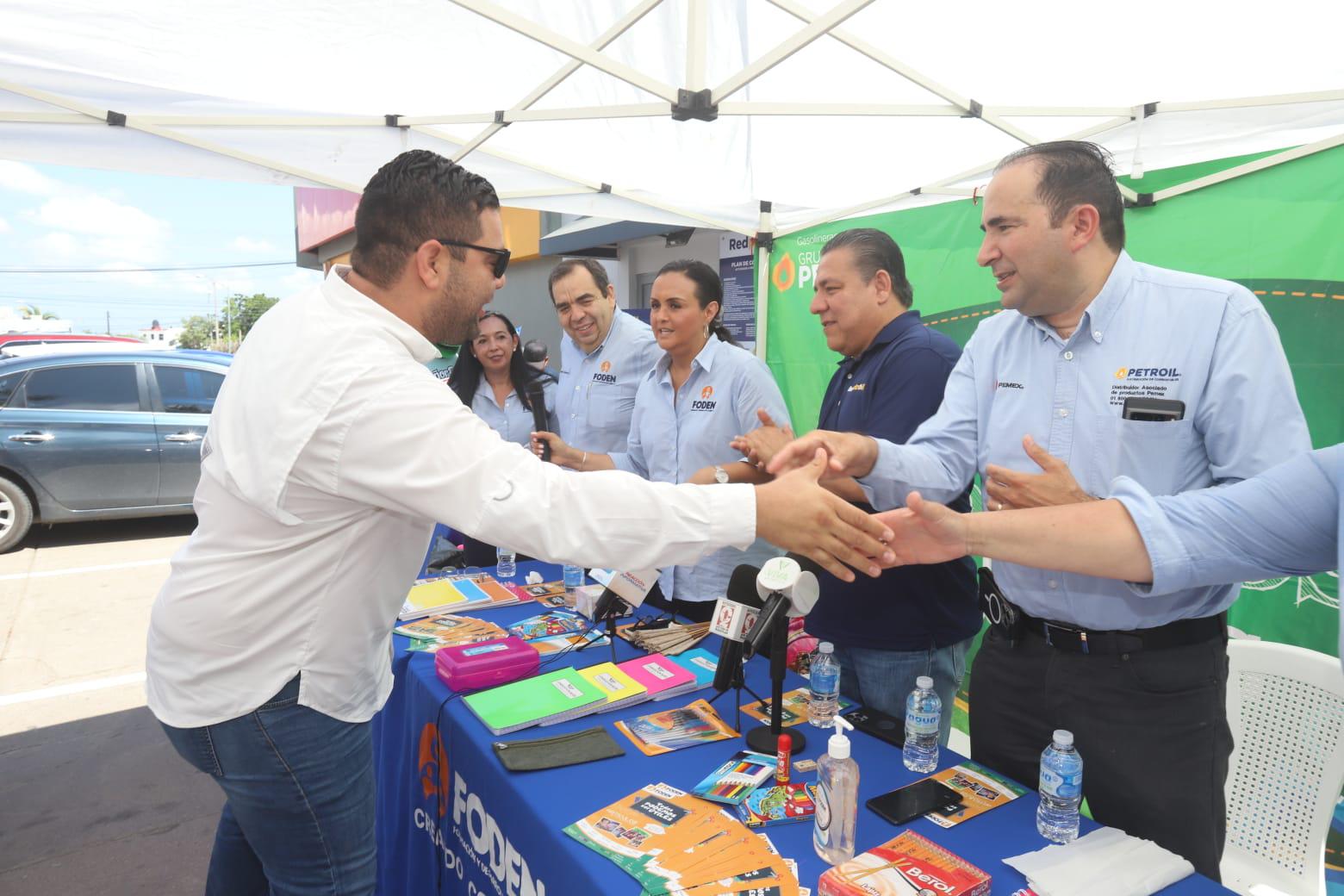 $!Grupo Petroil inicia en Mazatlán su colecta de útiles escolares