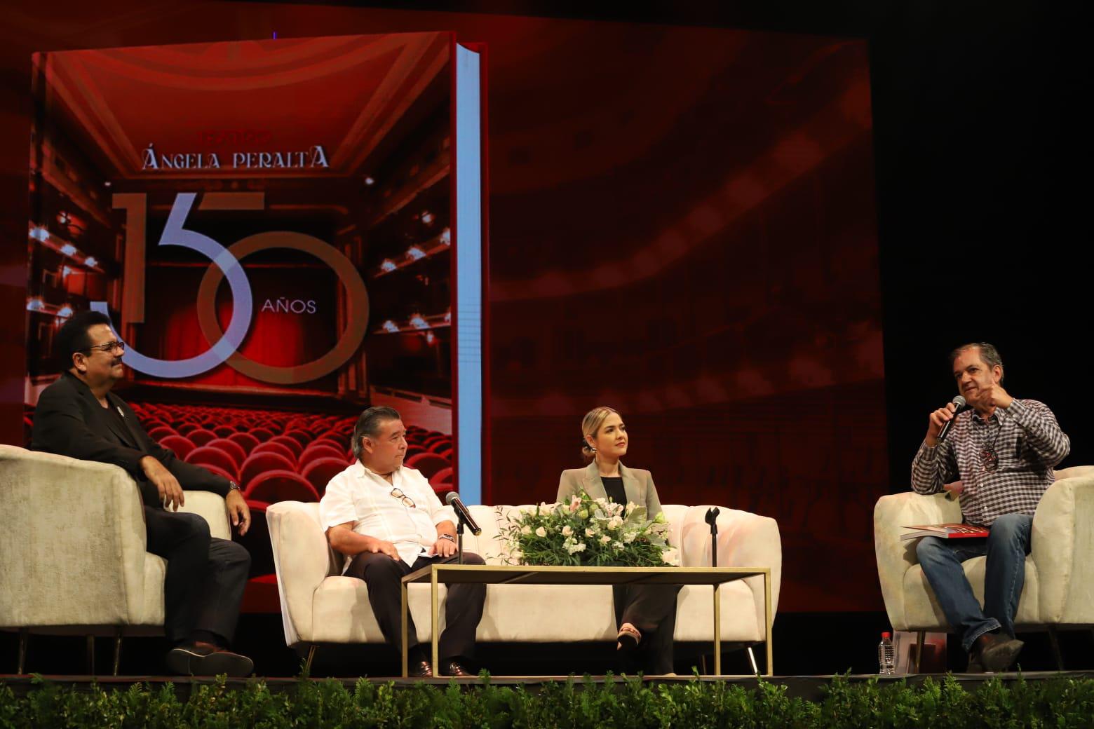 $!Juan José Rodríguez, Mauricio de la Cruz, la Alcaldesa Estrella Palacios y Sergio López, presentaron el libro.