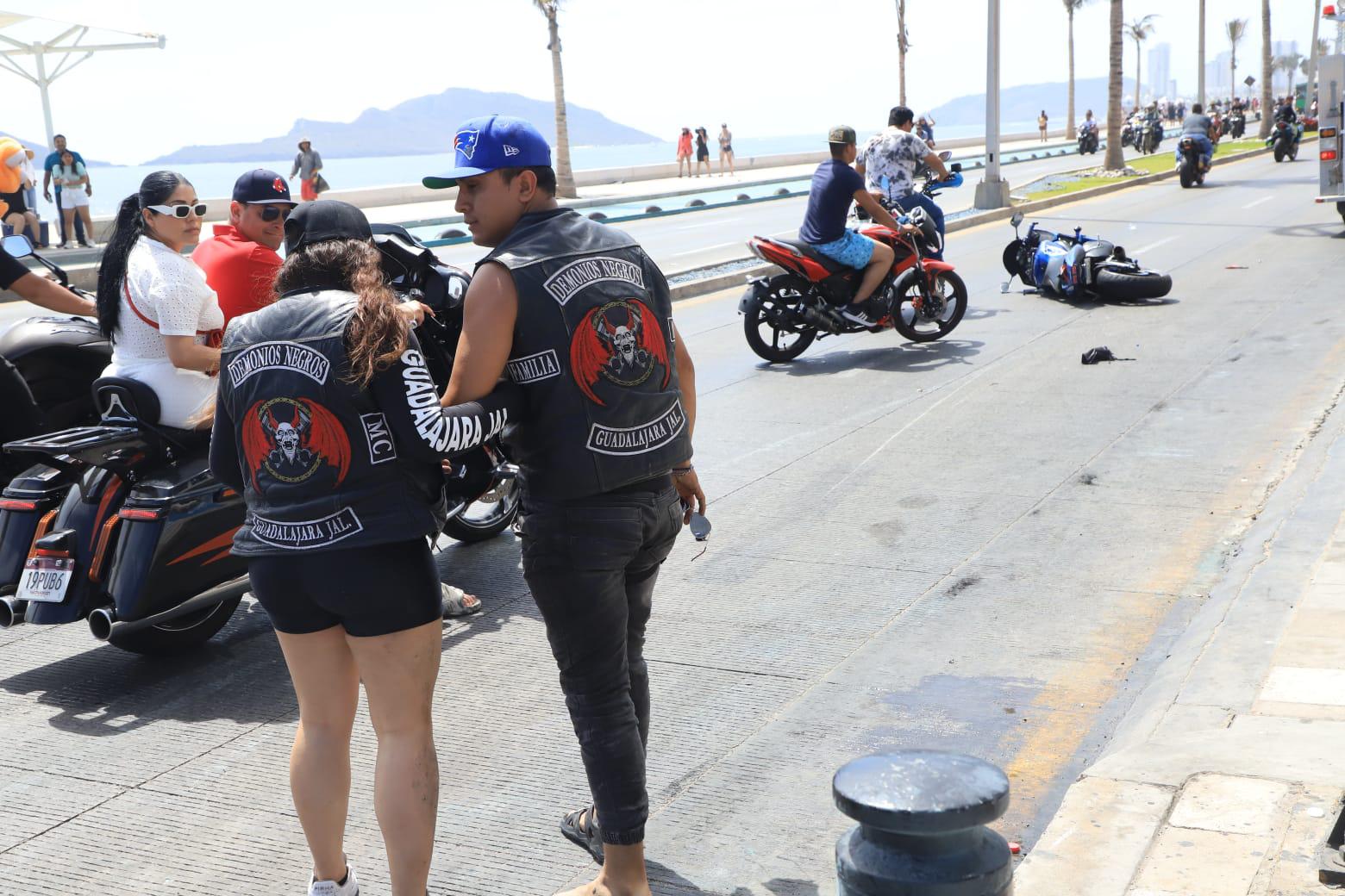 $!VIDEO | Se registran dos accidentes de motociclistas en el mismo crucero en Mazatlán