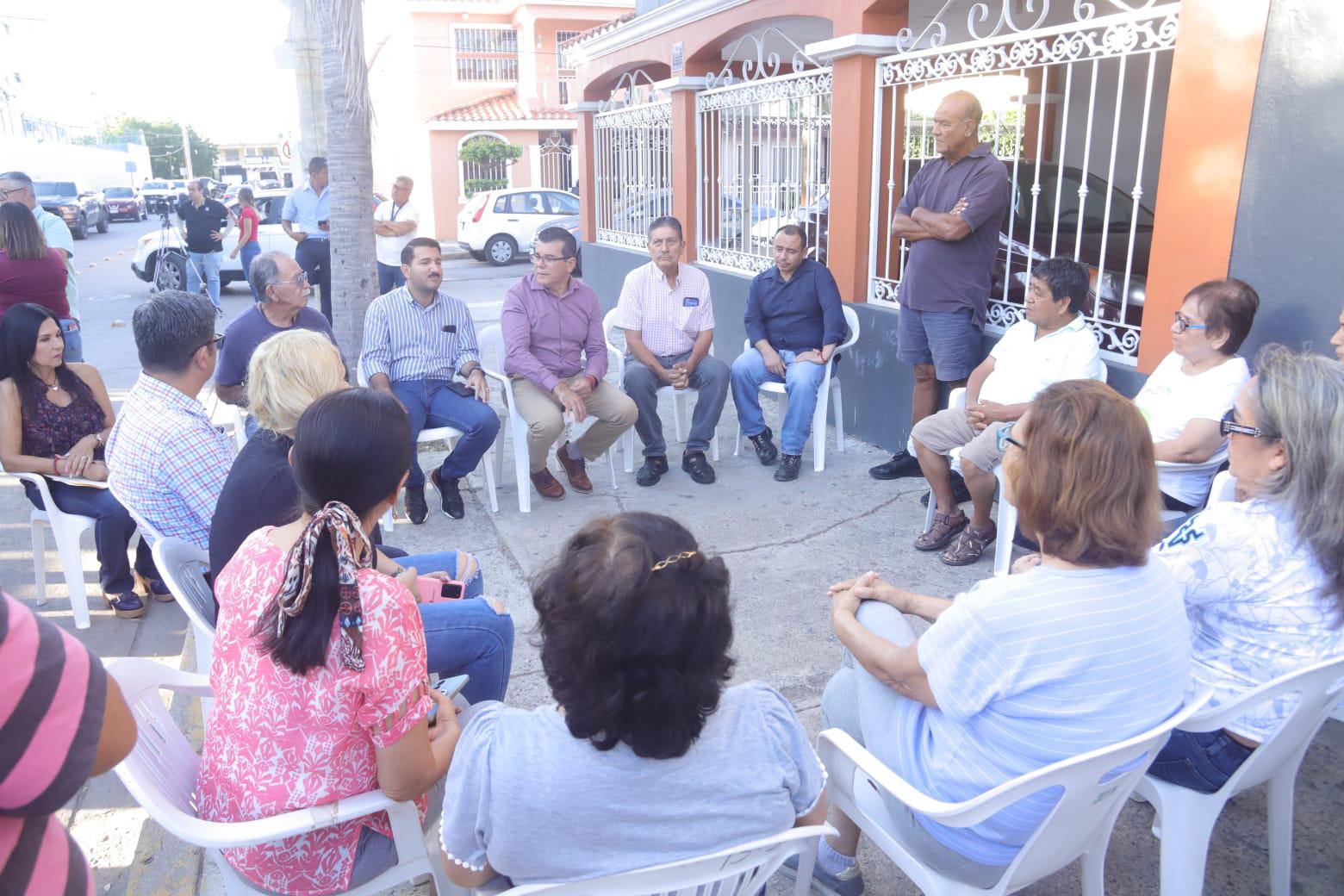 $!Dan banderazo a reposición de tramo de colector en Villas del Estero, en Mazatlán