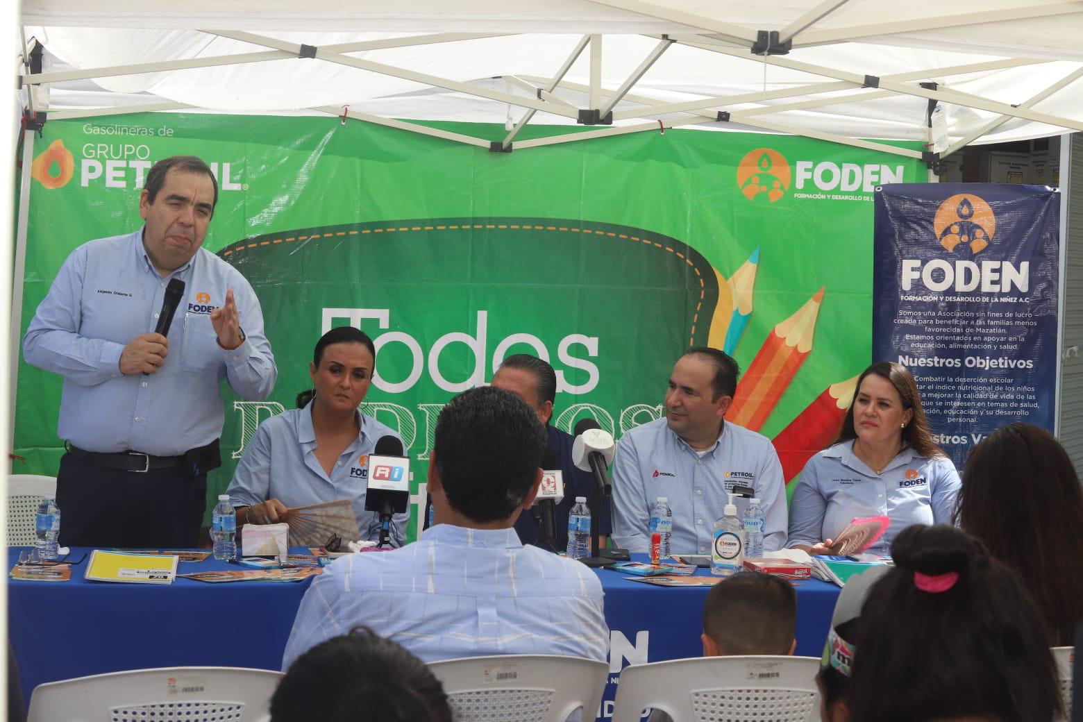 $!Grupo Petroil inicia en Mazatlán su colecta de útiles escolares