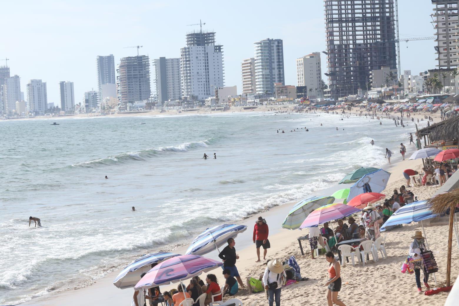 $!Mazatlán disfruta de un día soleado mientras la tormenta Carlotta se aleja del Pacífico