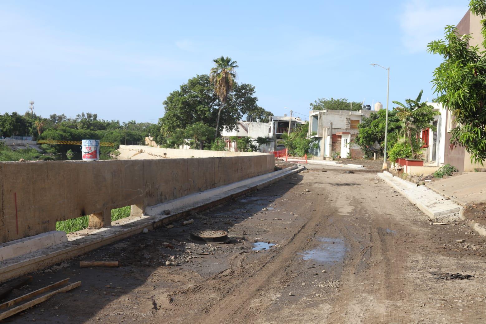 $!Inicia rehabilitación de drenaje y pavimentación en calle de Jacarandas, en Mazatlán