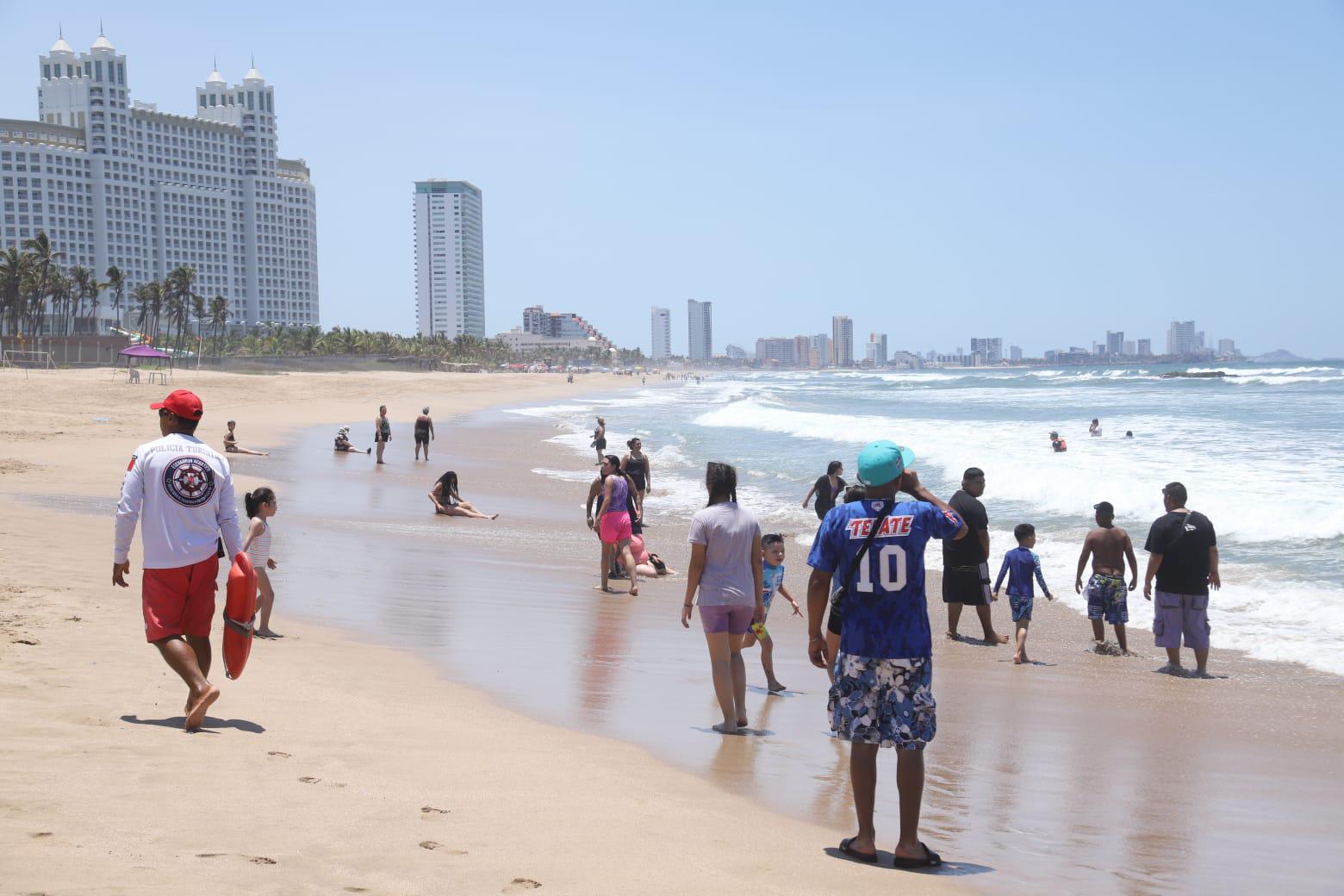 $!Se siente en Mazatlán sensación térmica de hasta 40 grados