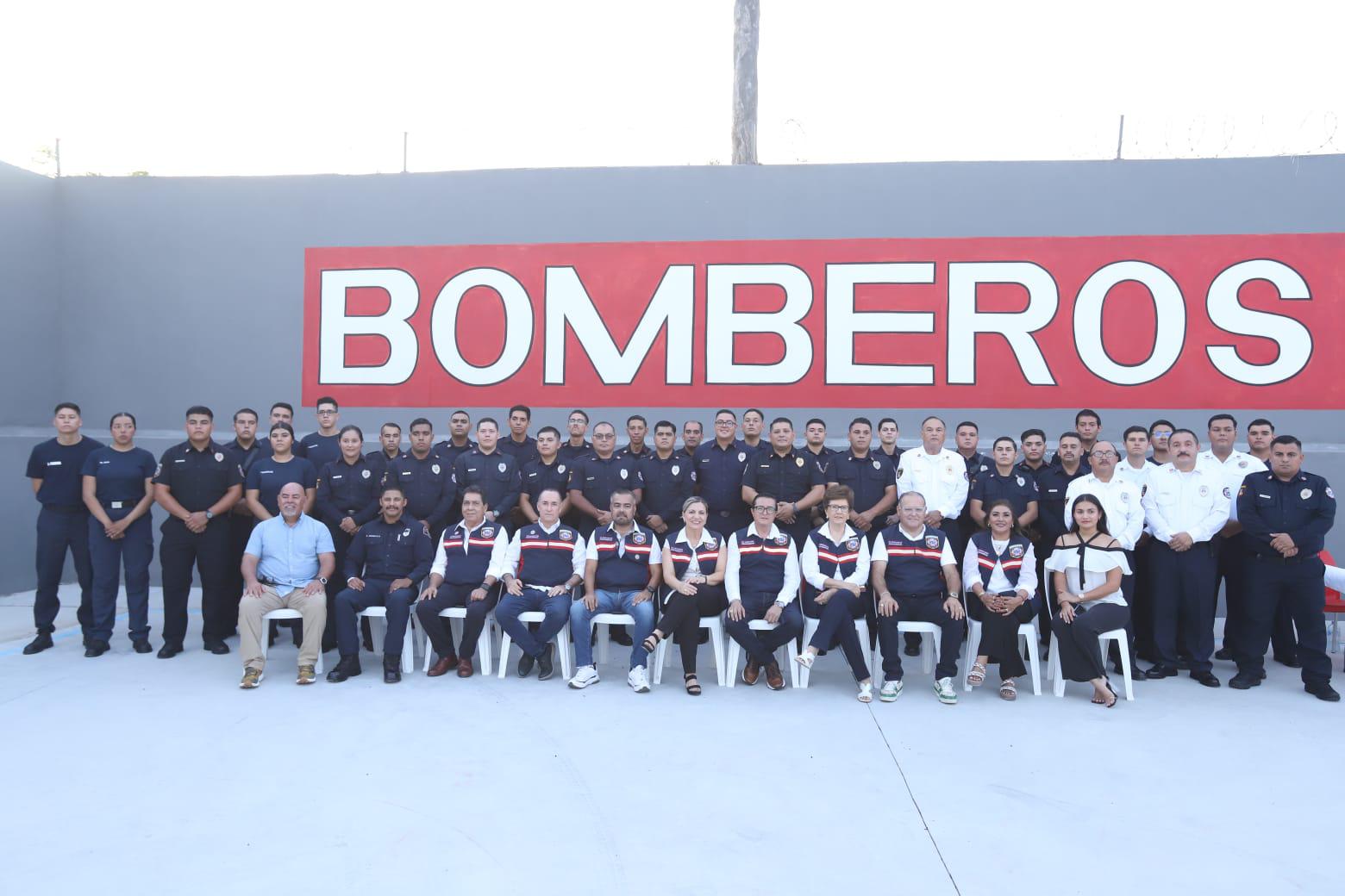 $!Celebran con entrega de reconocimientos y ascensos el Día del Bombero en Mazatlán