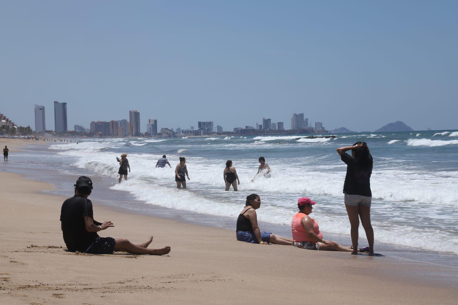 $!Se siente en Mazatlán sensación térmica de hasta 40 grados