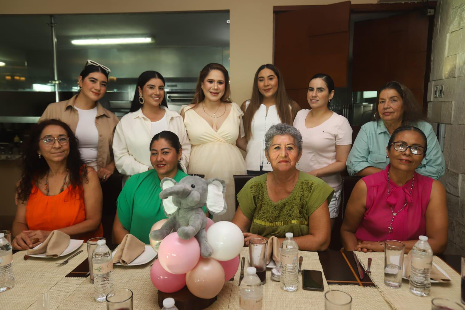 $!Elena Aguilar, Érika Aguilar, Estela Zataráin, Andrea Castro, Jéssica Aguilar, Inés Lizárraga, Enedina Mora, Lupita Lizárraga, Socorro Mora y Dolores Ortiz.