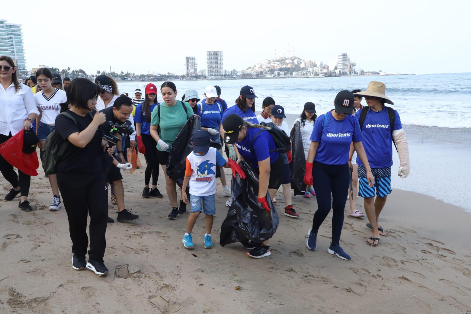 $!Celebran el Día Mundial de los Océanos con mega limpieza de playas, en Mazatlán