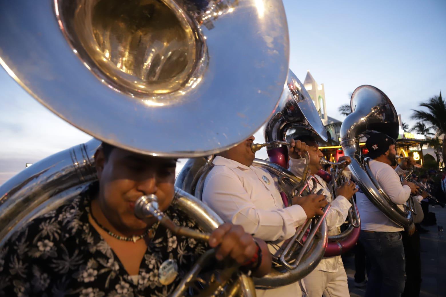 $!Buscan músicos de Mazatlán superar Récord Guinness musical