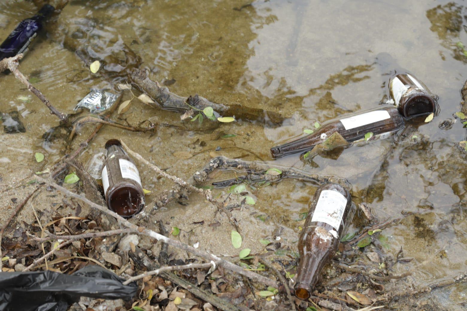 $!Denuncian contaminación en desembocadura del Estero del Yugo