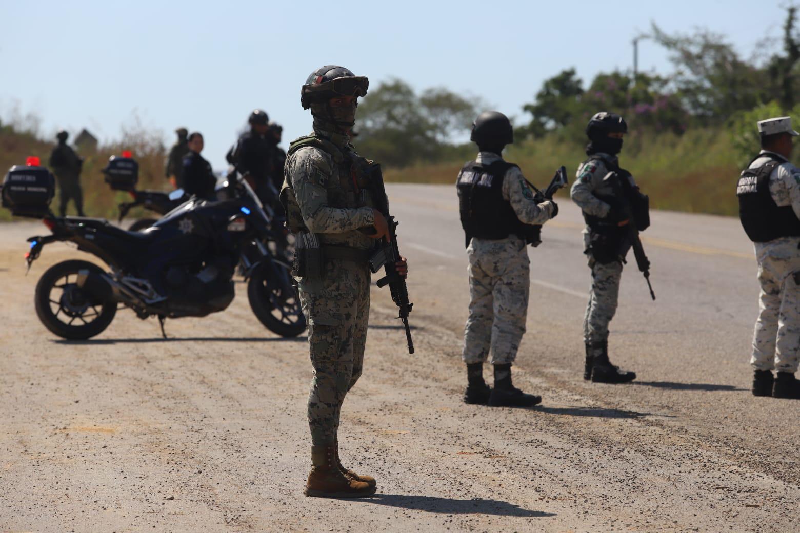 $!Implementan Fuerzas Armadas y policiales punto de revisión en área de Cerritos, en Mazatlán