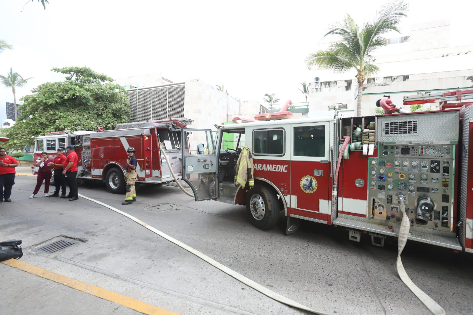 $!Desalojan áreas del IMSS nuevo en Mazatlán por fuga de oxígeno