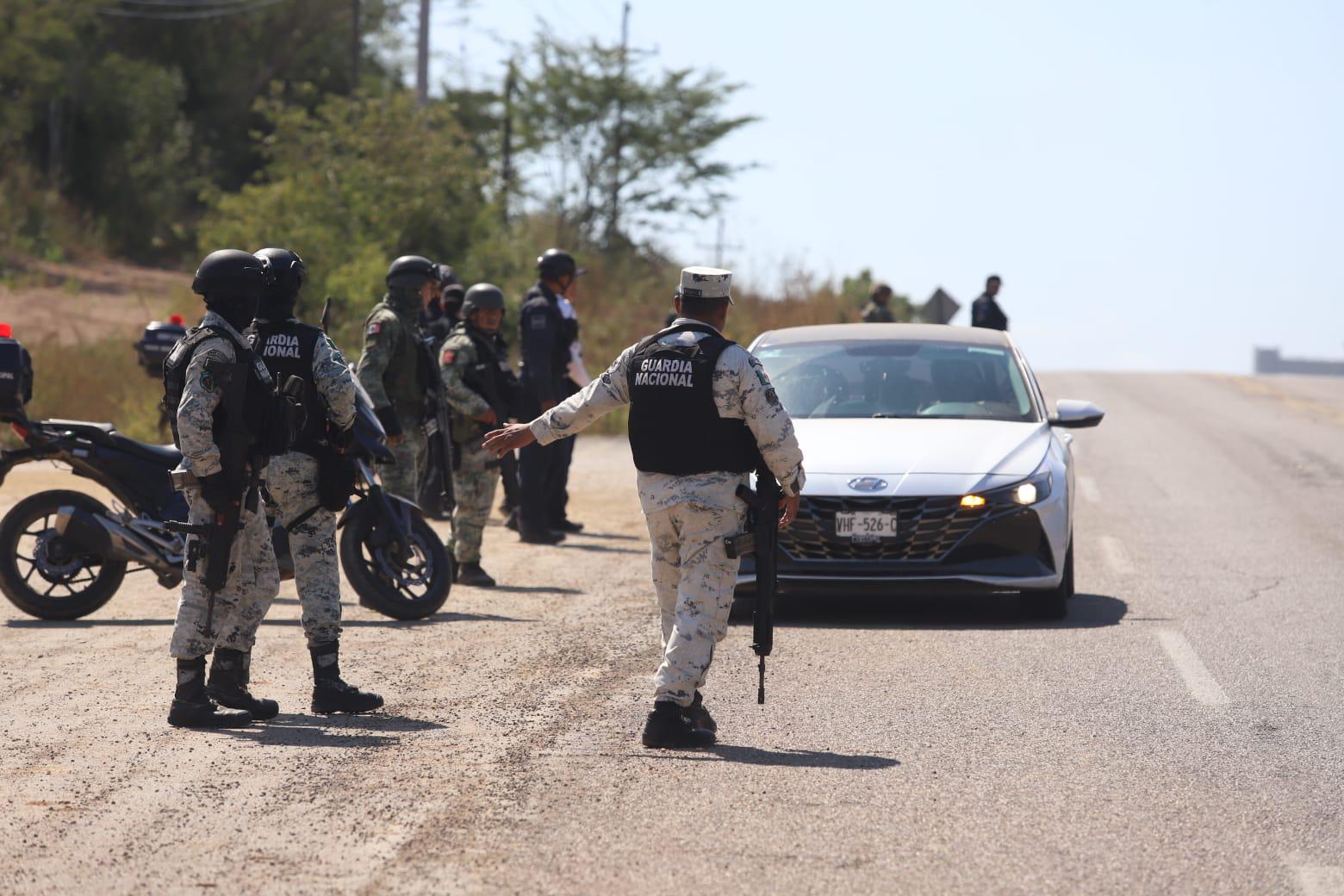 $!Implementan Fuerzas Armadas y policiales punto de revisión en área de Cerritos, en Mazatlán