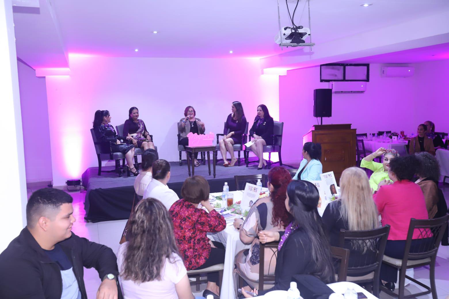 $!Comparten mujeres exitosas sus experiencias en panel ‘Mujer, vístete de poder y conquista’