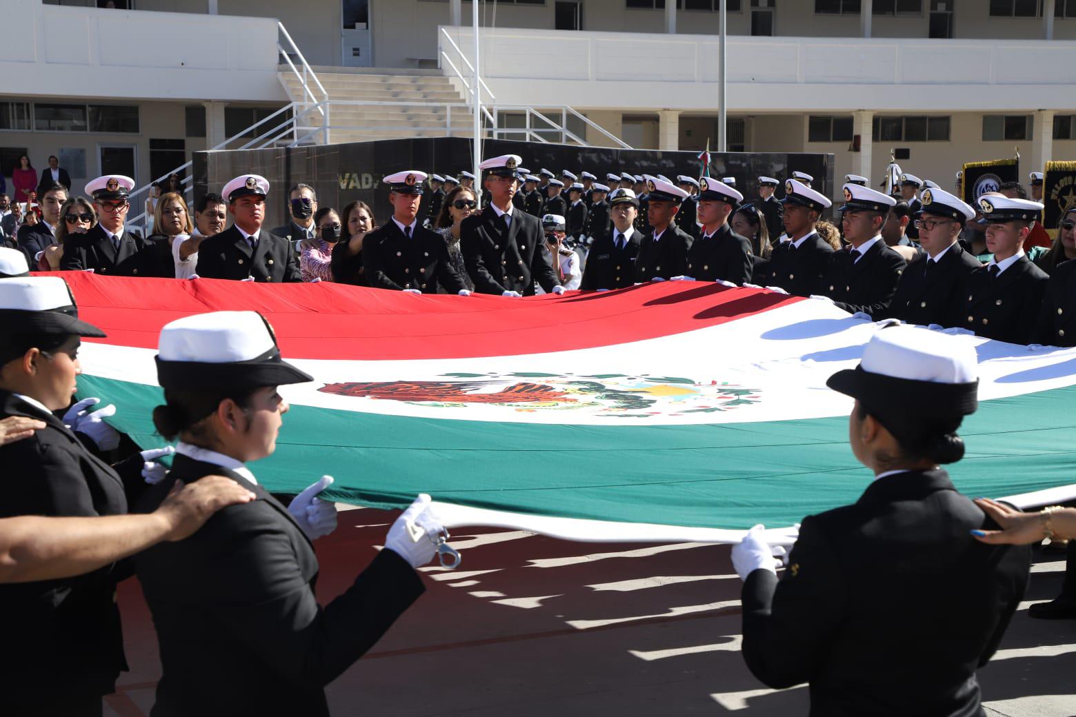 $!Juran Bandera 345 estudiantes de la Escuela Náutica de Mazatlán