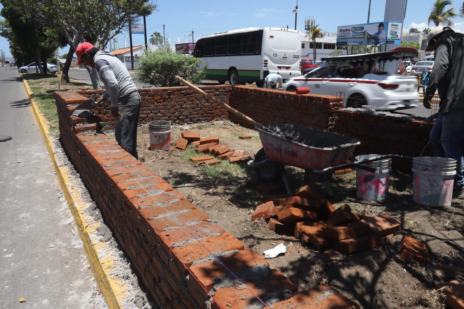 $!Invierten $1.2 millones en jardineras exprés en camellón en la zona inundable de la Avenida Reforma