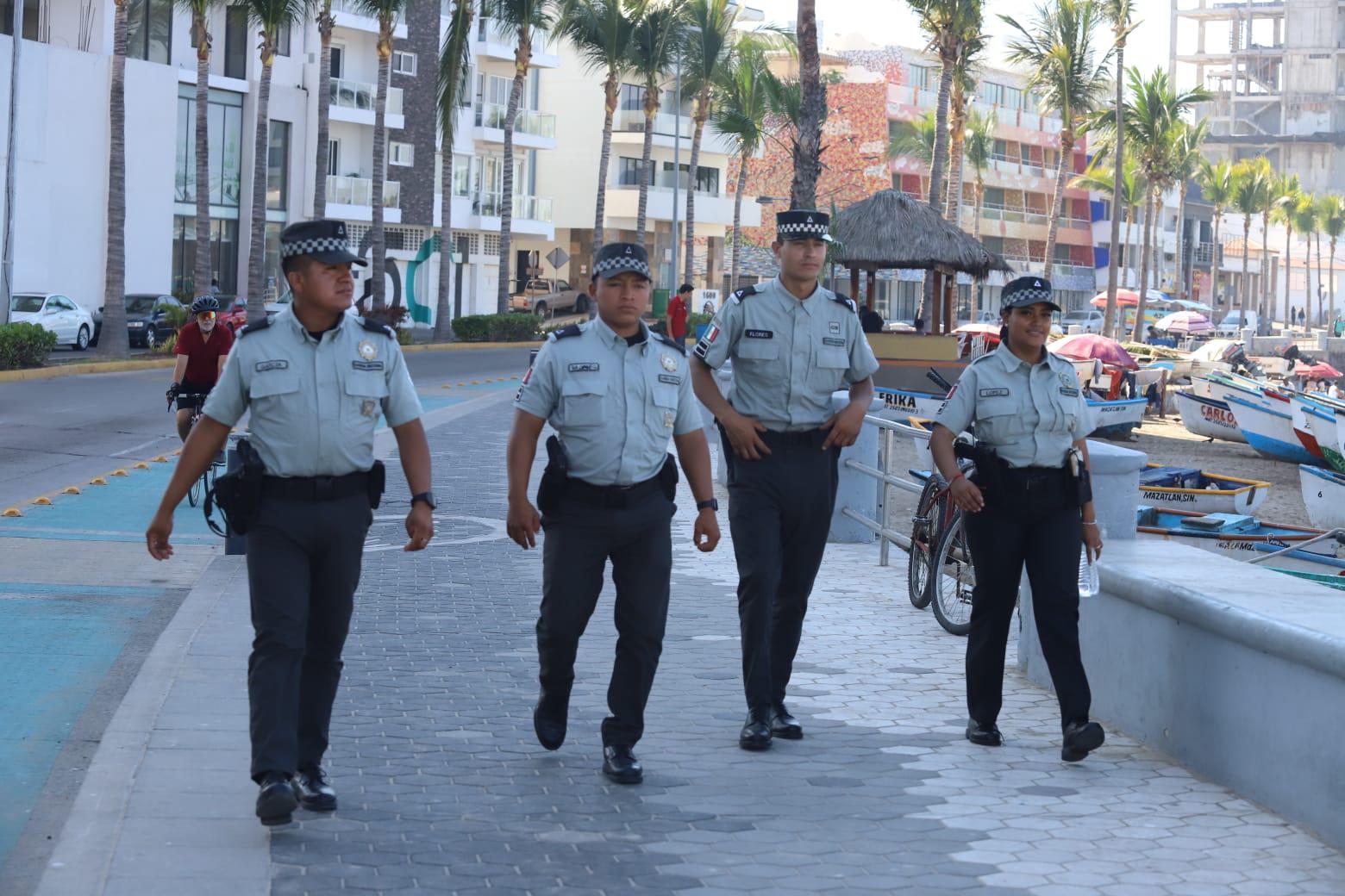 $!Elementos de Guardia Nacional patrullan zonas turísticas de Mazatlán