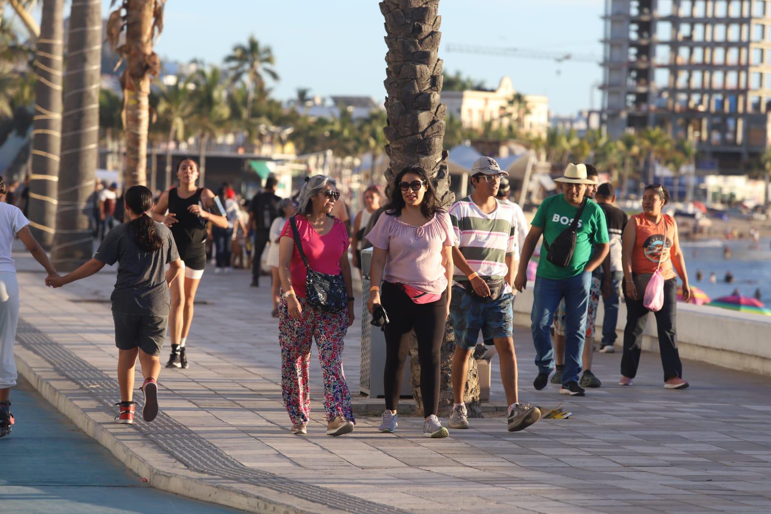 $!Esperan 120 mil visitantes a Mazatlán para observación del Eclipse Solar de este lunes