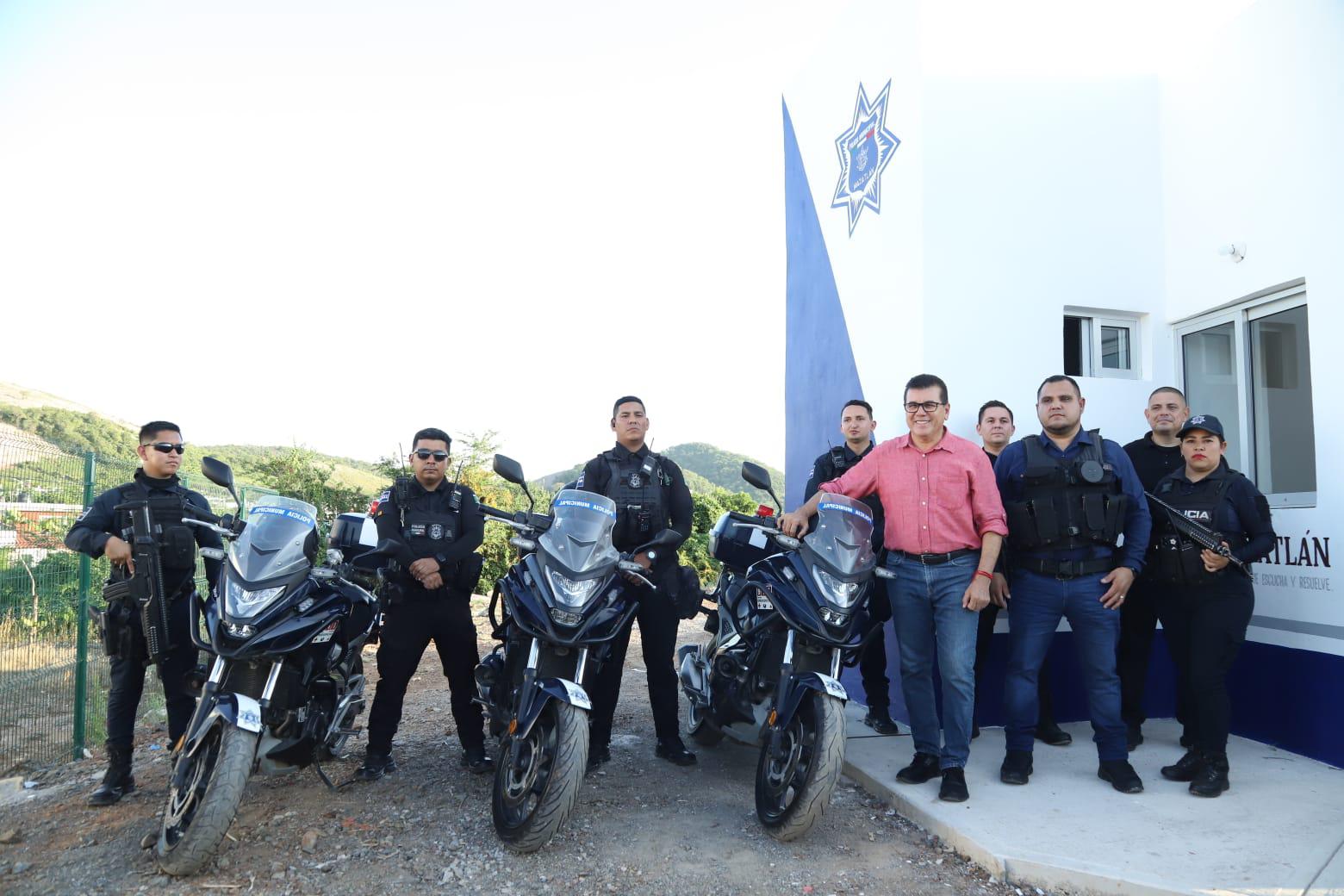 $!Inaugura Alcalde de Mazatlán una nueva caseta de policía en la colonia Cvive