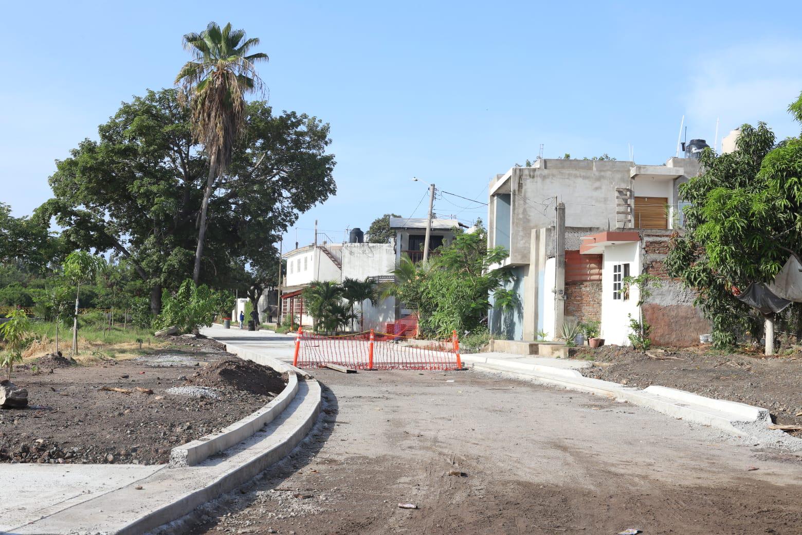 $!Inicia rehabilitación de drenaje y pavimentación en calle de Jacarandas, en Mazatlán